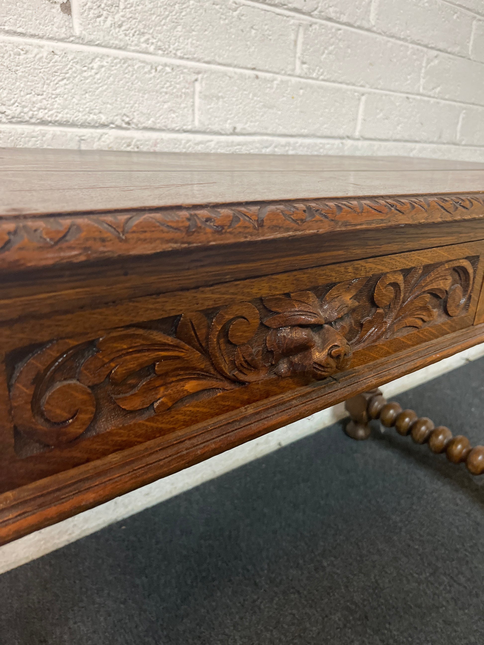 Oak stained console table with barley twist legs (H 78 x W 120 x D 60 cm) 1325