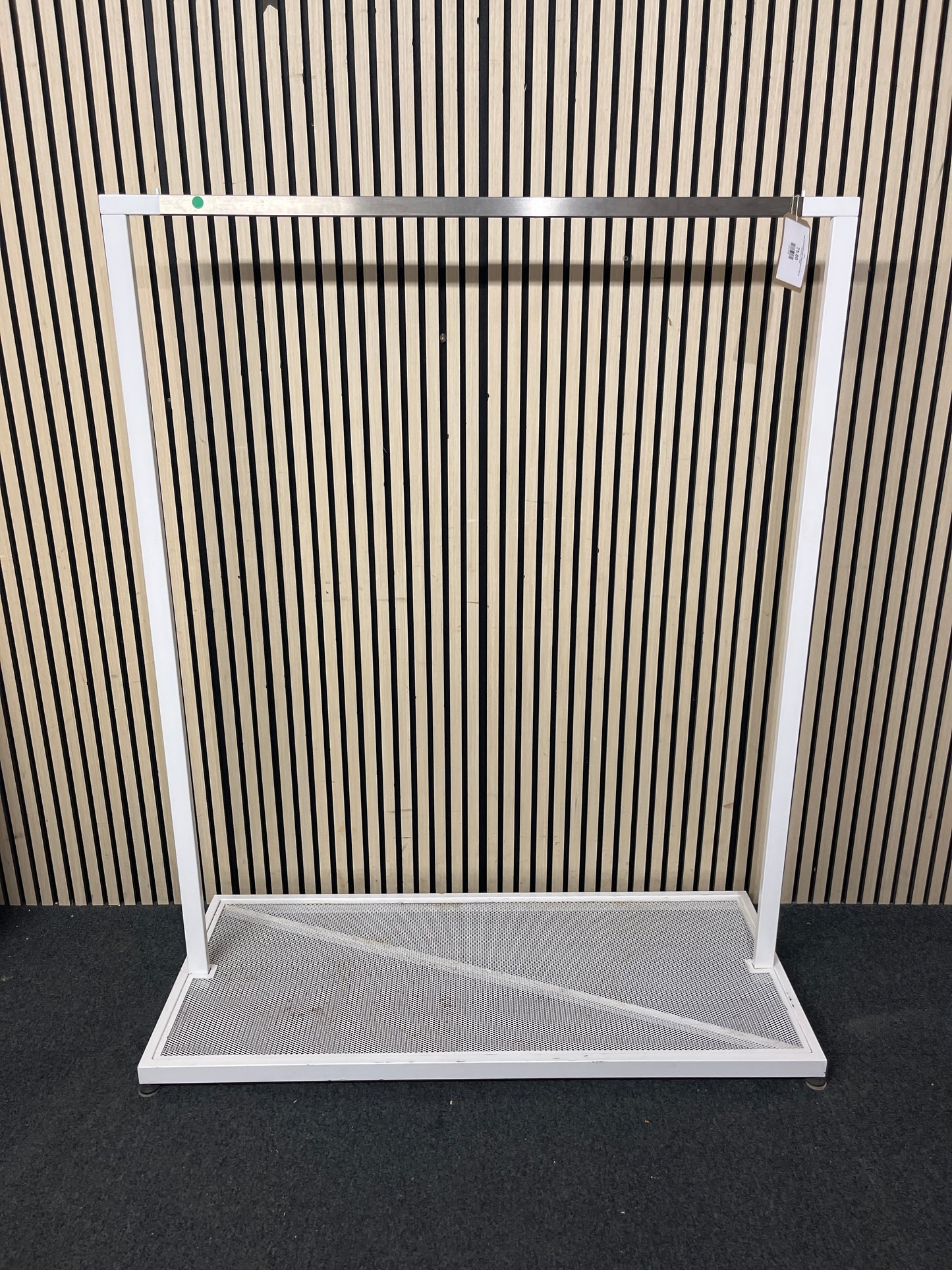 Metal white and crome retail clothes hanger (H 158 x W 124 x D 56 cm)  43623
