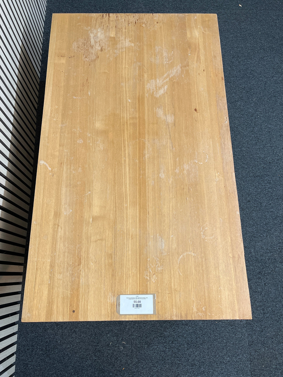 Oak low rectangular coffee table with drawers, heat marked top (H 43 x W 120 x D 70 cm) 2425