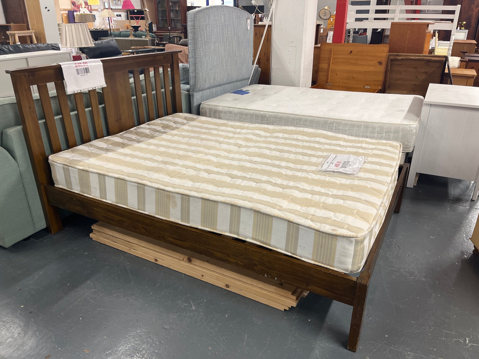 4ft 6 high end dark pine stained bed frame 1325
