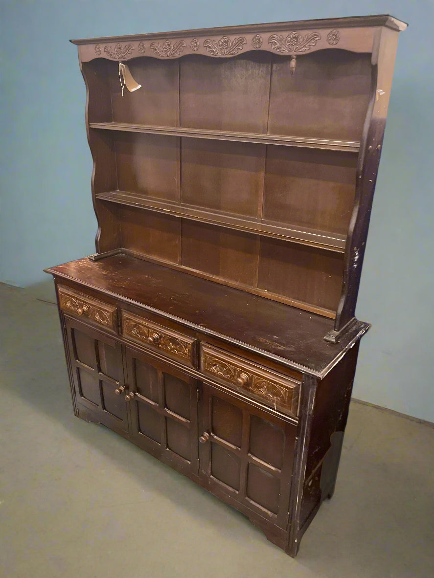 Ornate dark wood kitchen dresser with 3 doors and 3 drawers (H 65 x W 190 x D 52 cm) 1325