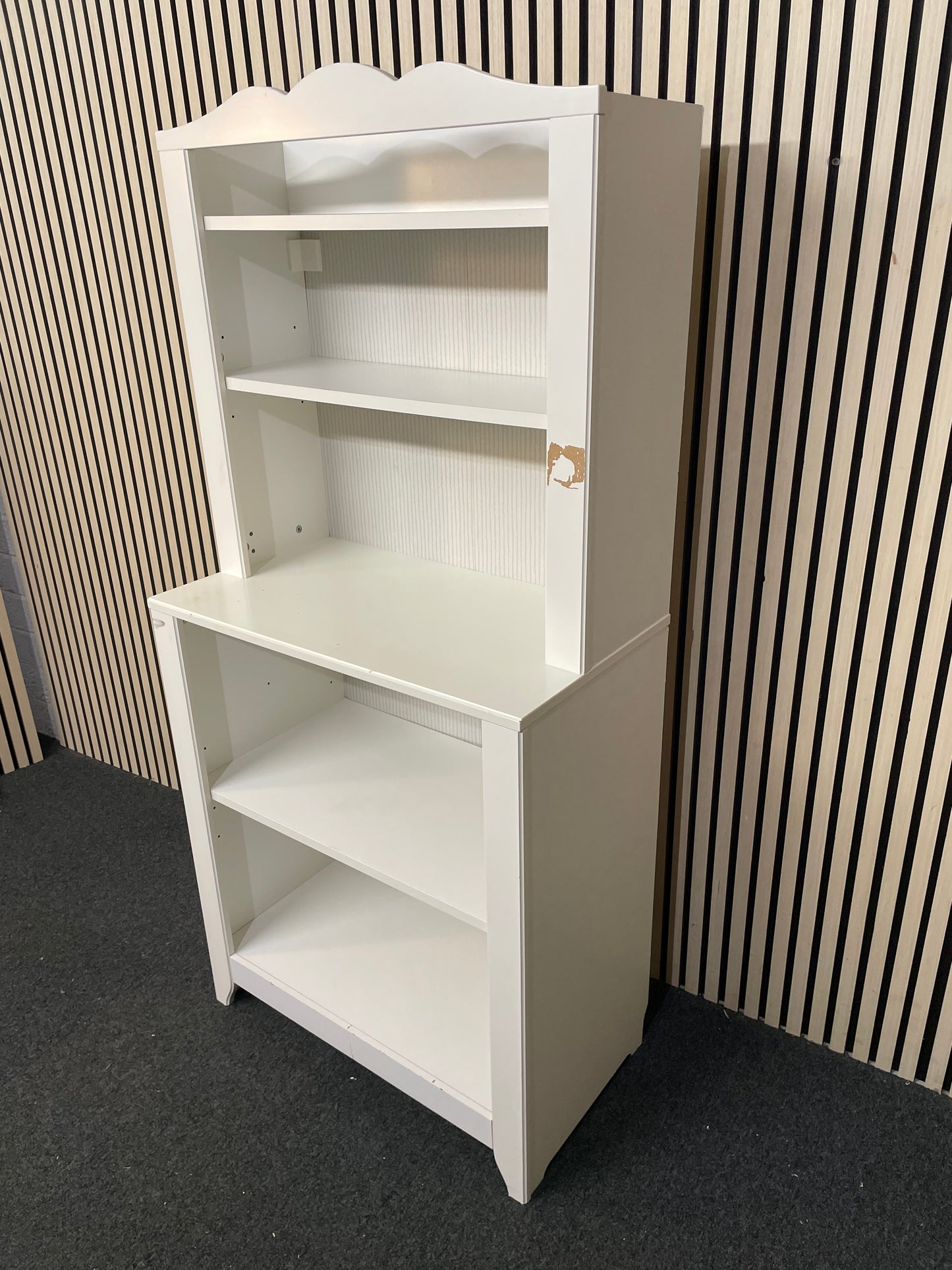 Small white laminate kitchen dresser (H 160 x W 76 x D 41 cm) 1126