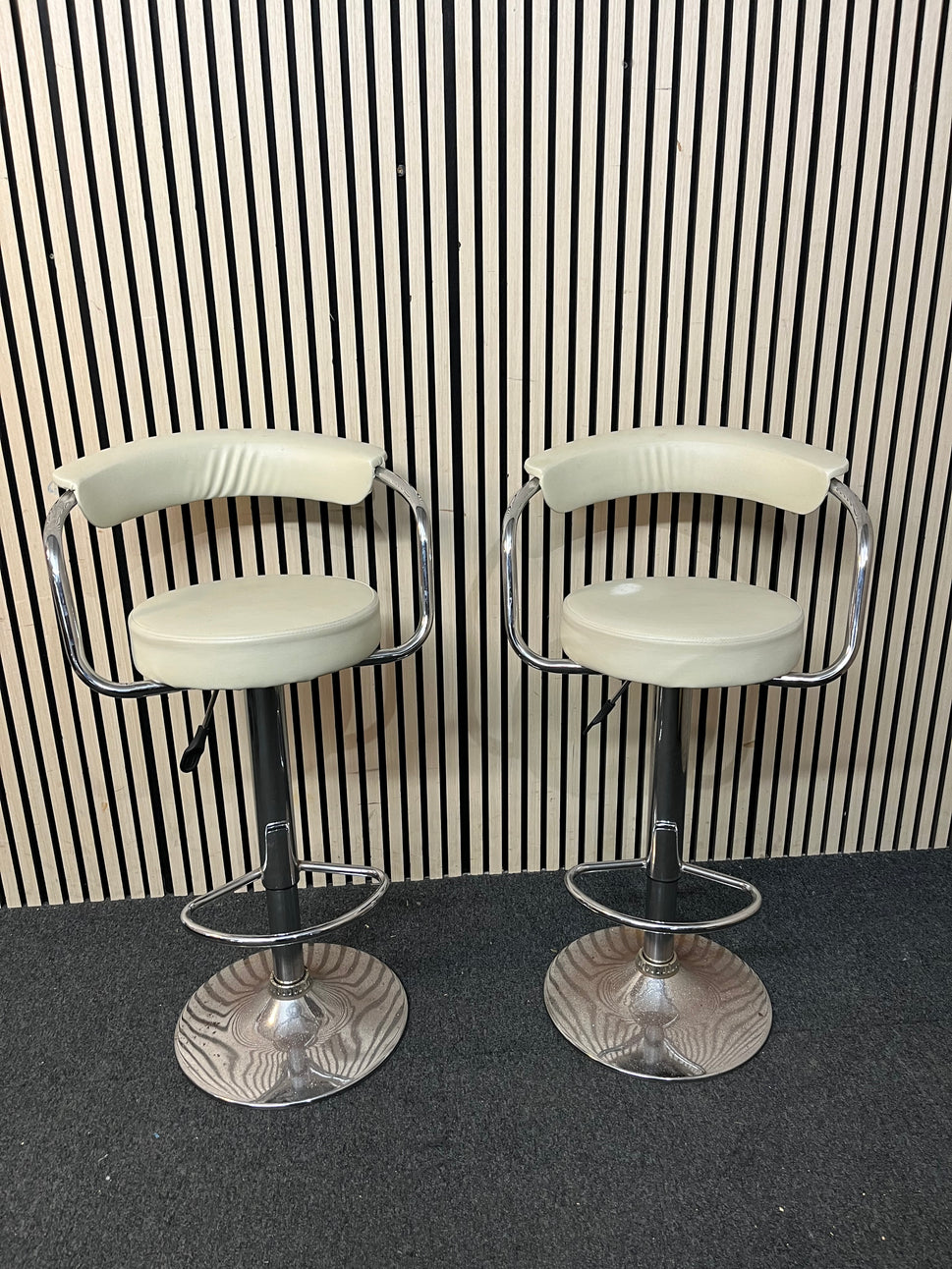 Pair of cream height adjustable breakfast bar stools with chrome bases  43396