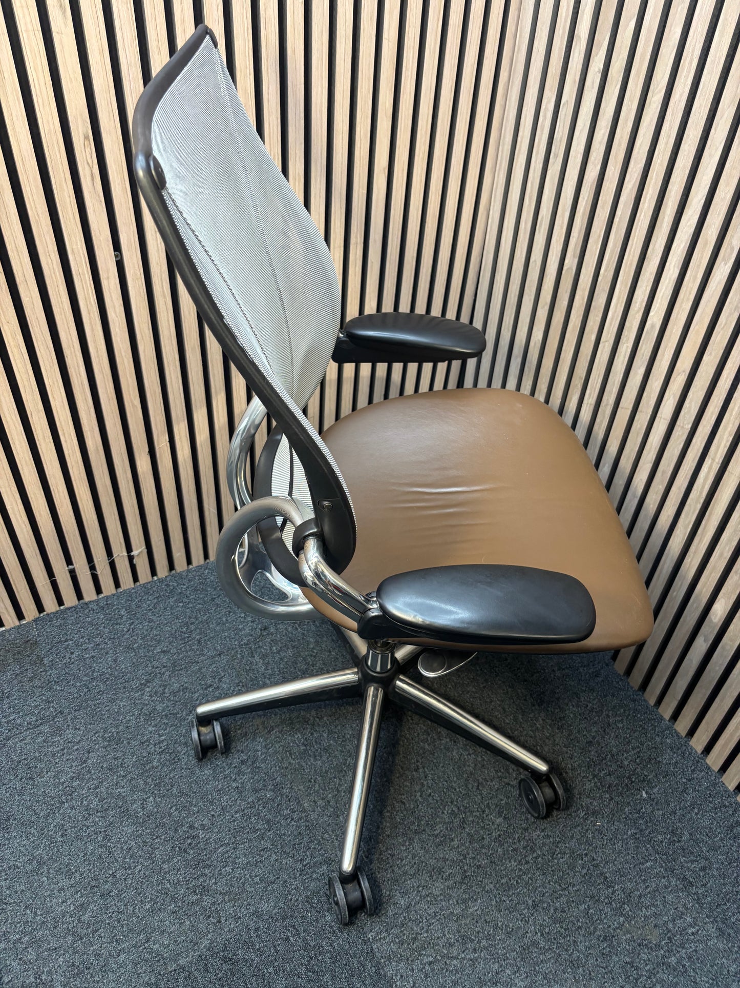 Humanscale Libery task swivel chair with mesh back and dark brown leather seat   J3913
