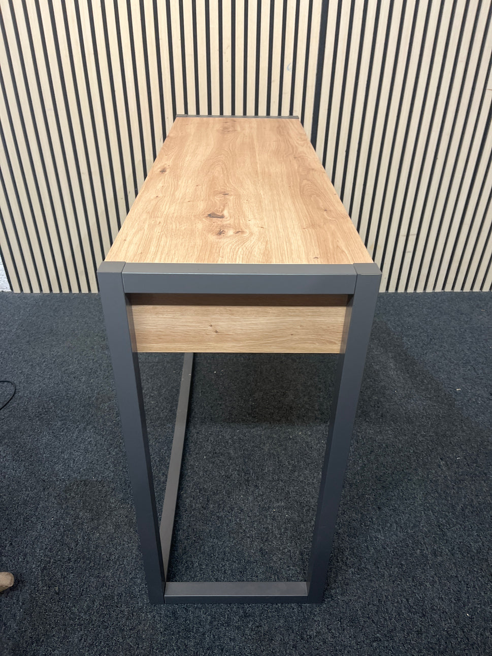 Oak laminate and dark metal framed console table with drawers (H 75 x W 100 x D 36 cm) 1126