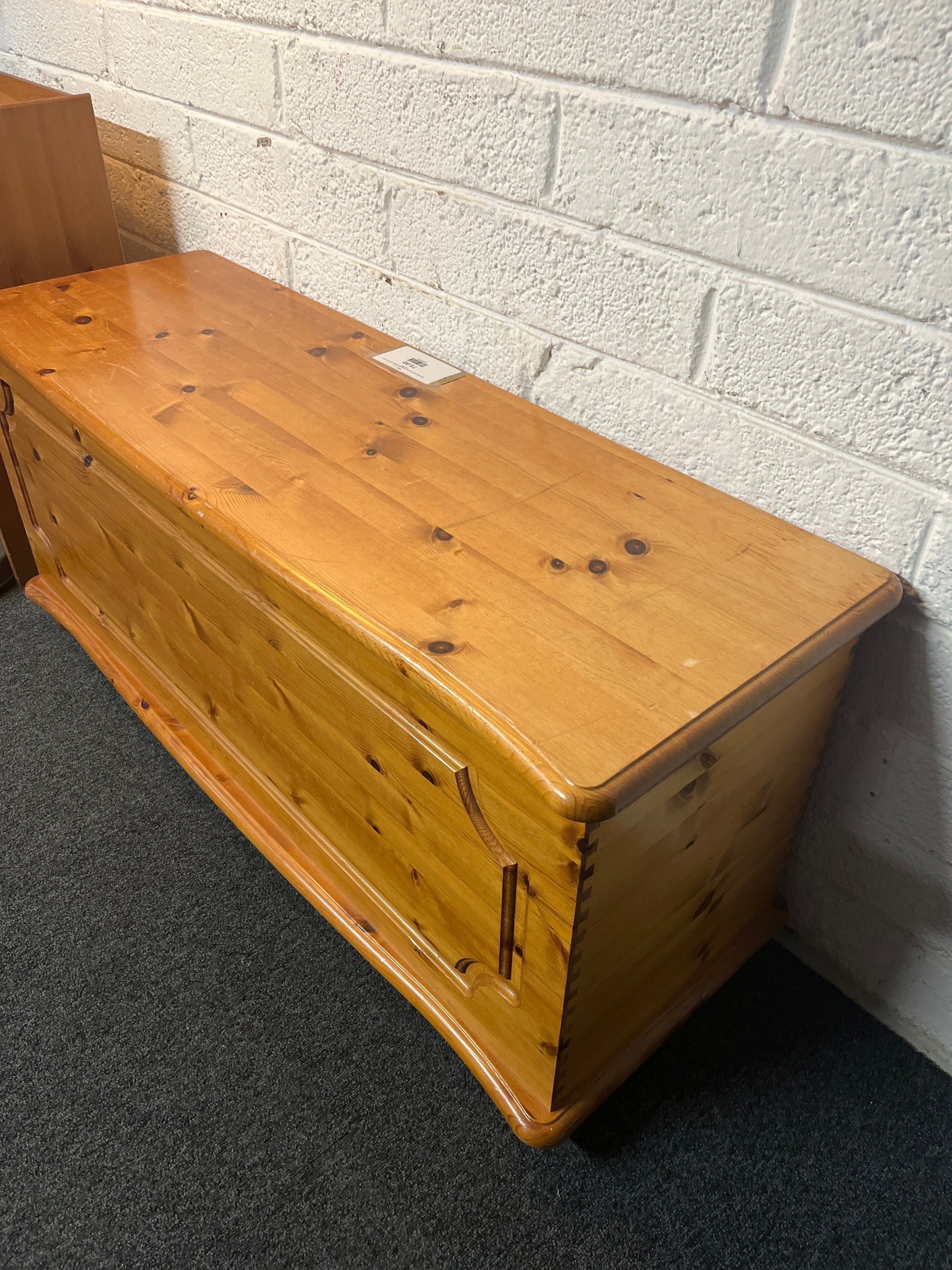 Solid pine slim top open blanket box (H 52 x W 117 x D 55 cm) 2225