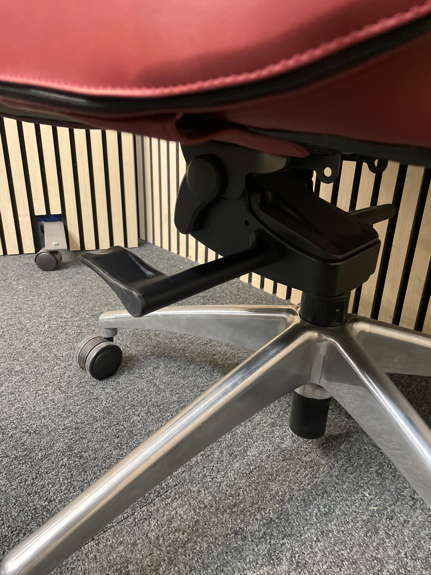 Ex Demo Tempo high back executive swivel chair in WINE LEATHERETTE, Height adjustable, chrome gas lift, syncronised mechanism. ONLY ONE IN STOCK. PRICE INC VAT