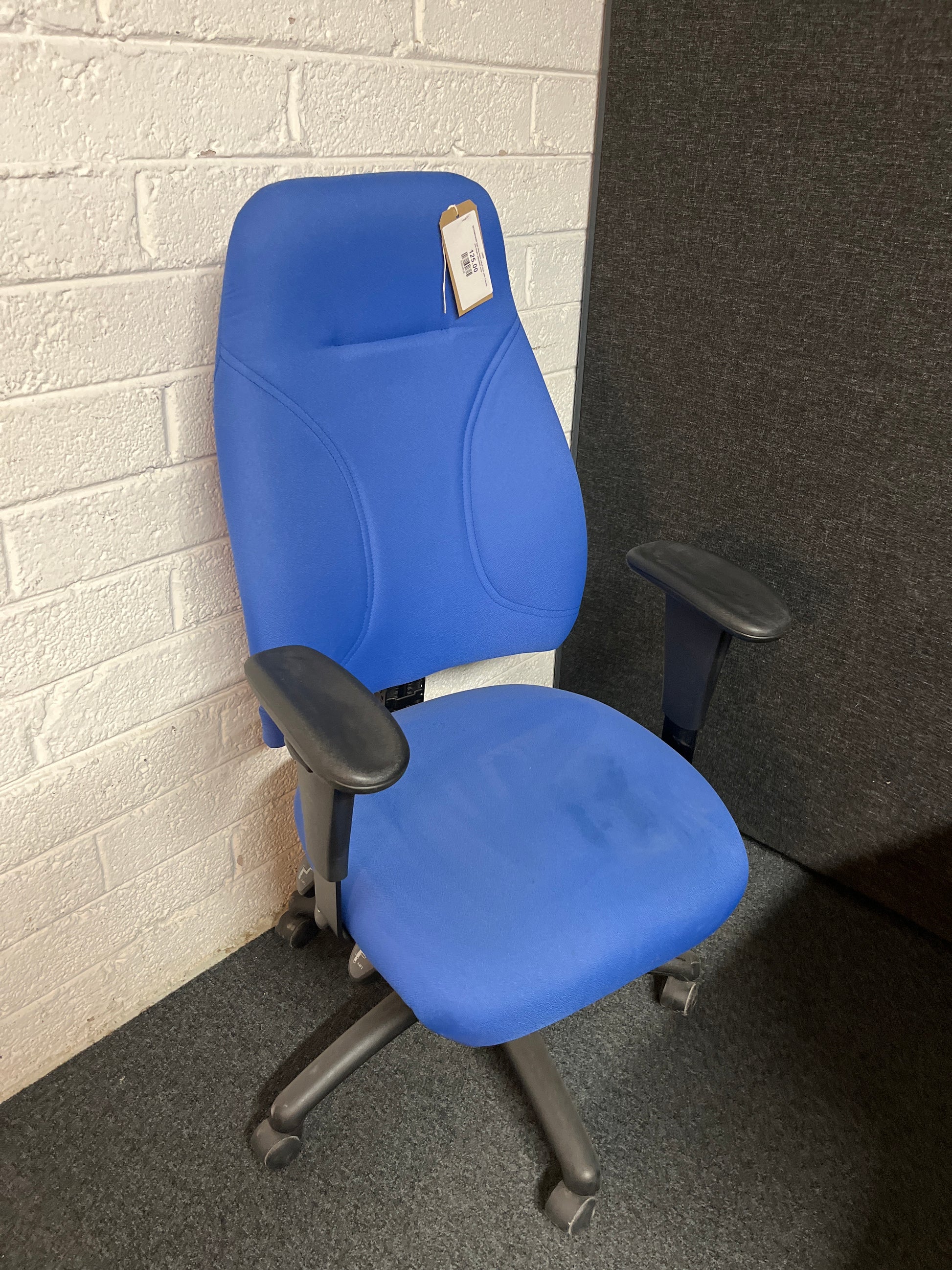 SECONDHAND light blue fabric swivel chair with  3 levers and height adjustable arms
