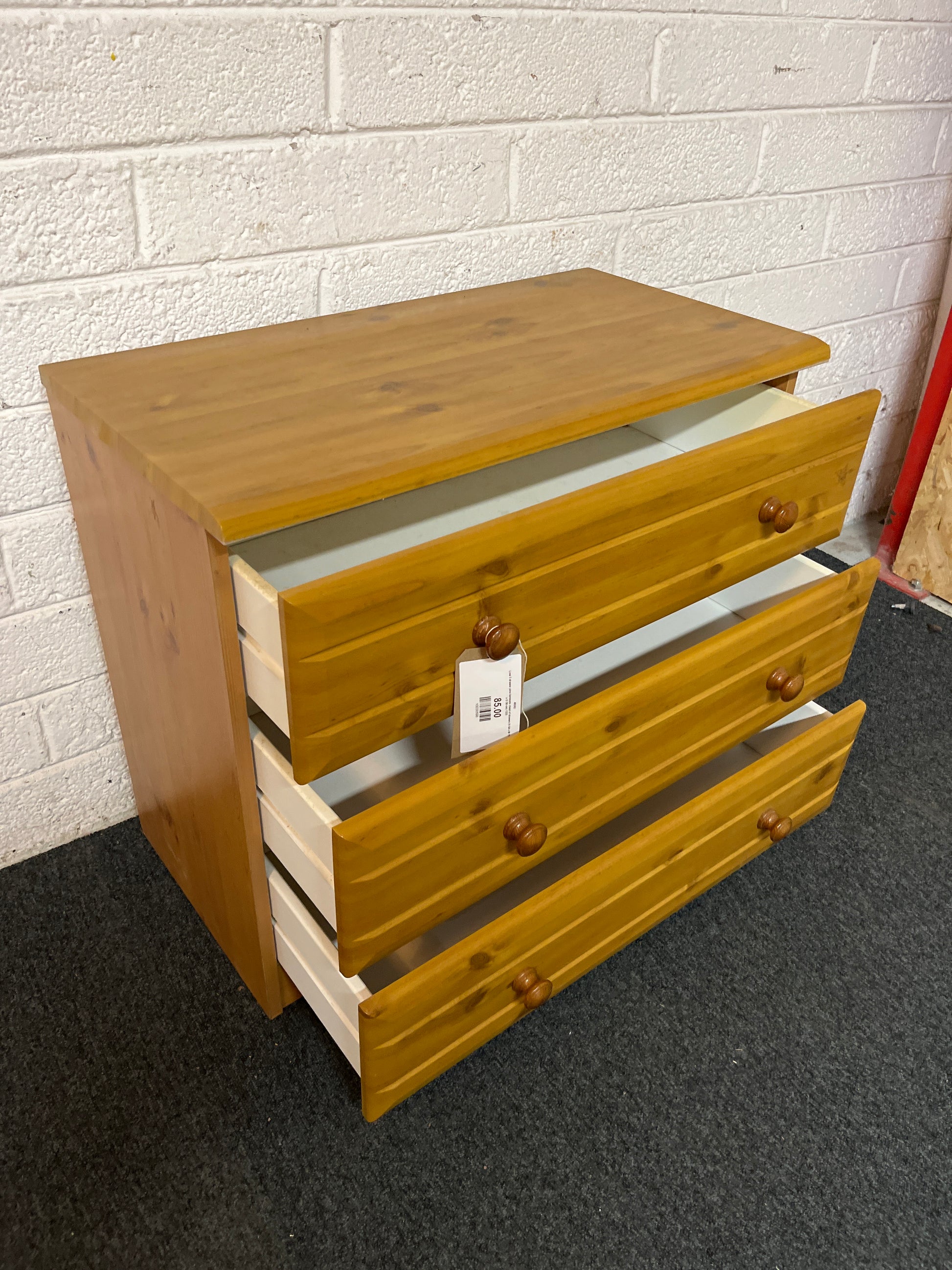 Low 3 drawer pine laminate chest of drawers (H 64 x W 75 x D 38 cm) 1325