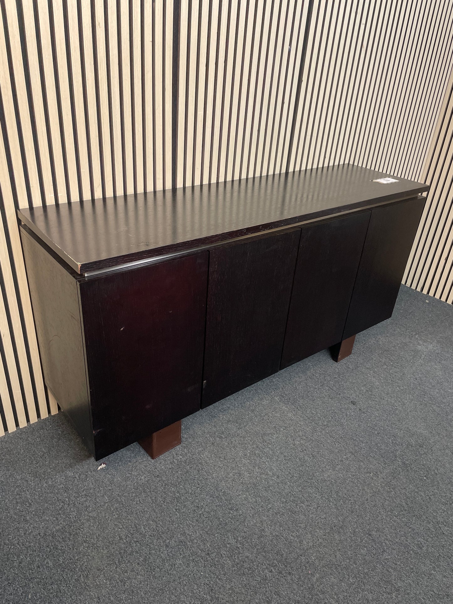 Large dark wood stained 4 door sideboard (H 87 x W 160 x D 45 cm) 3126