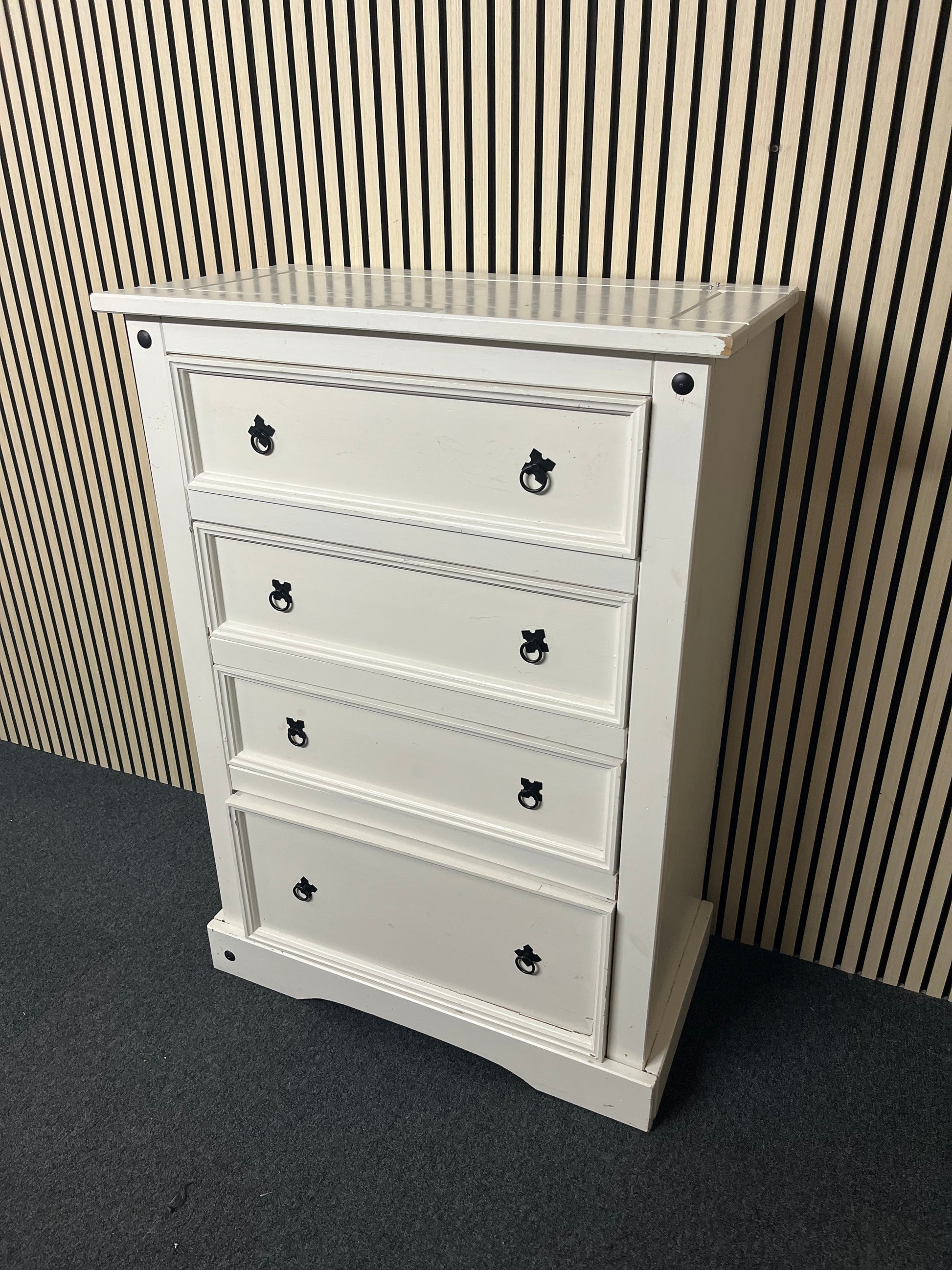 Corona white painted pine 4 drawer chest (H 131 x W 92 x D 49 cm) 2325