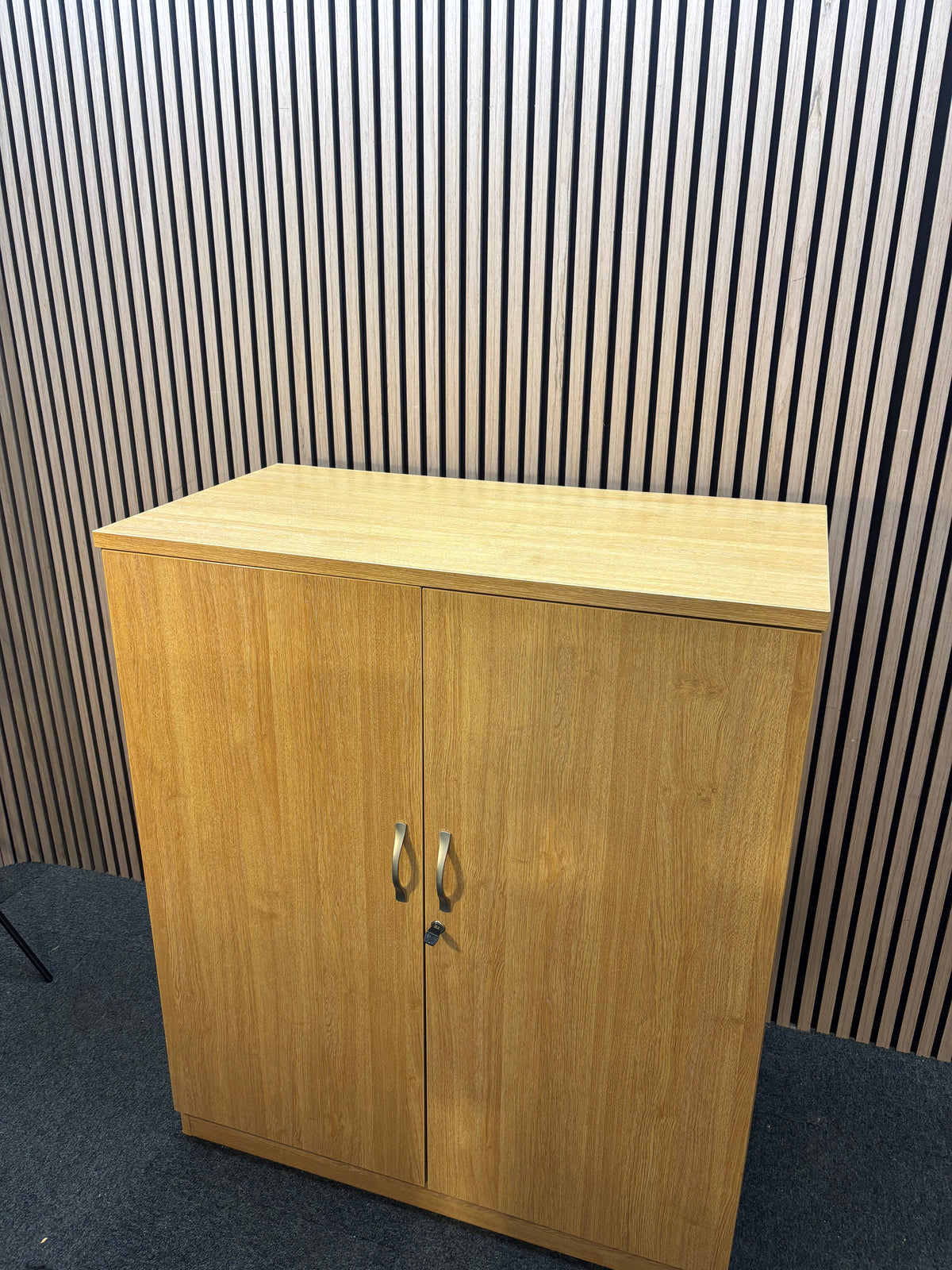 Medium 2 door oak laminate storage unit with internal metal shelves and handles. 120Hx102Wx55D  J3920