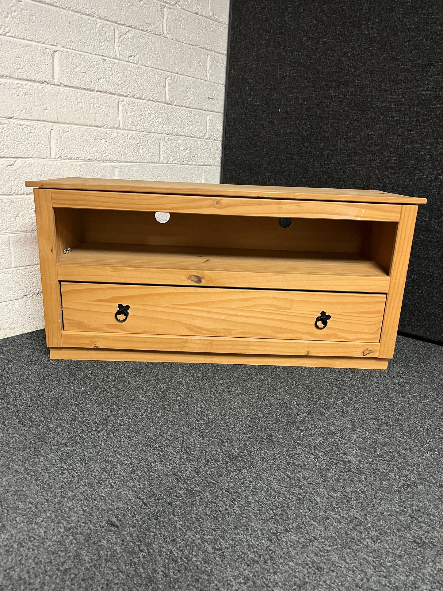 Mexican pine 1 shelf 1 drawer tv unit  1225