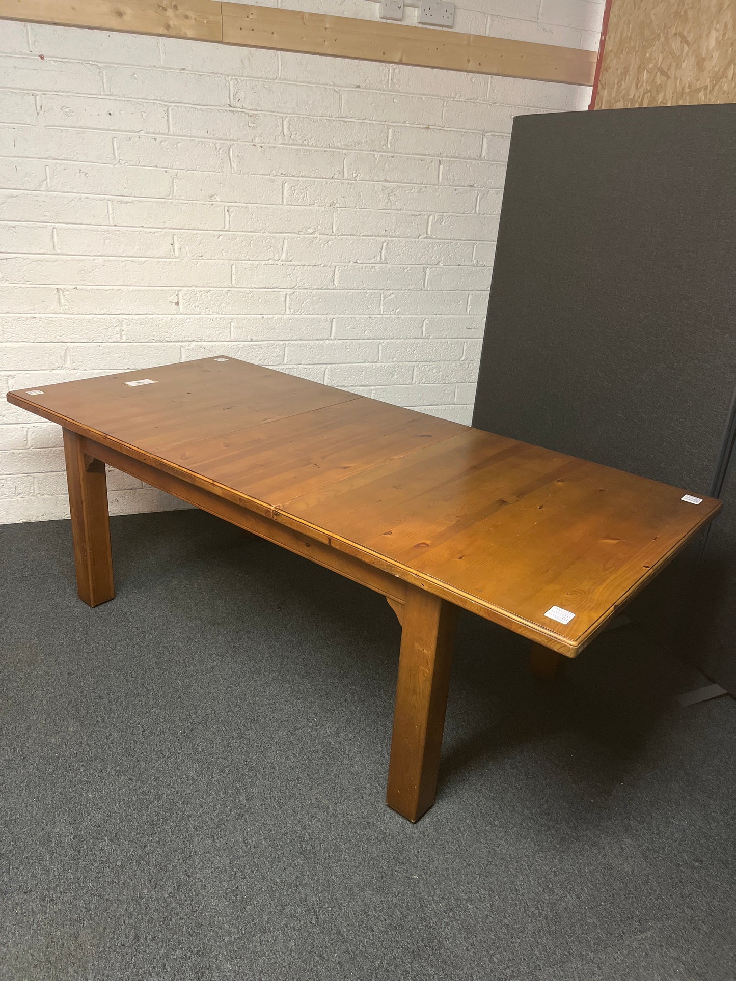 Pine extendable kitchen table (L 168 - 218 x W 100 cm) with 6 no. matching chairs with rattan seat cushion 2225