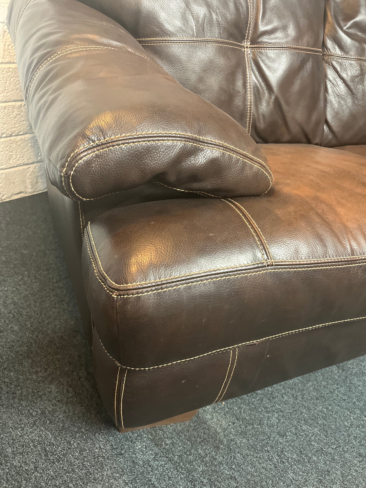 Large 8ft wide brown leather sofa suite (1200D) 3225