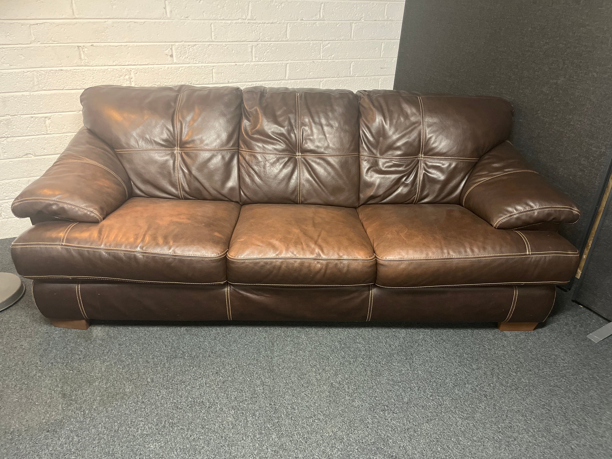 Large 8ft wide brown leather sofa suite (1200D) 3225