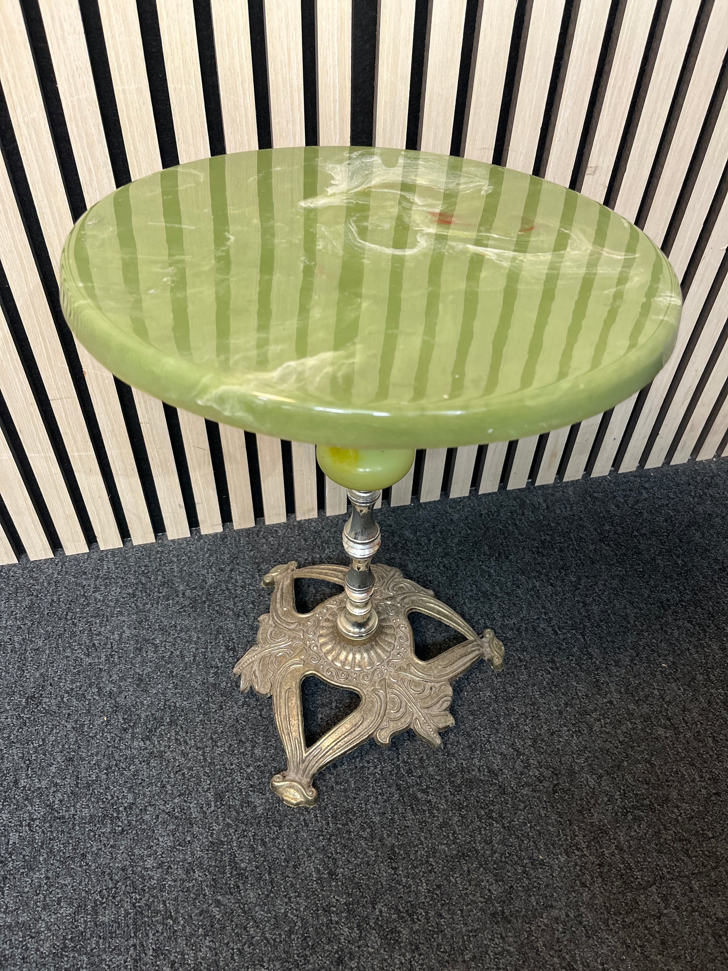 Marble green low circular occasional table, metal central base (H 49 x W 37 cm) 2425