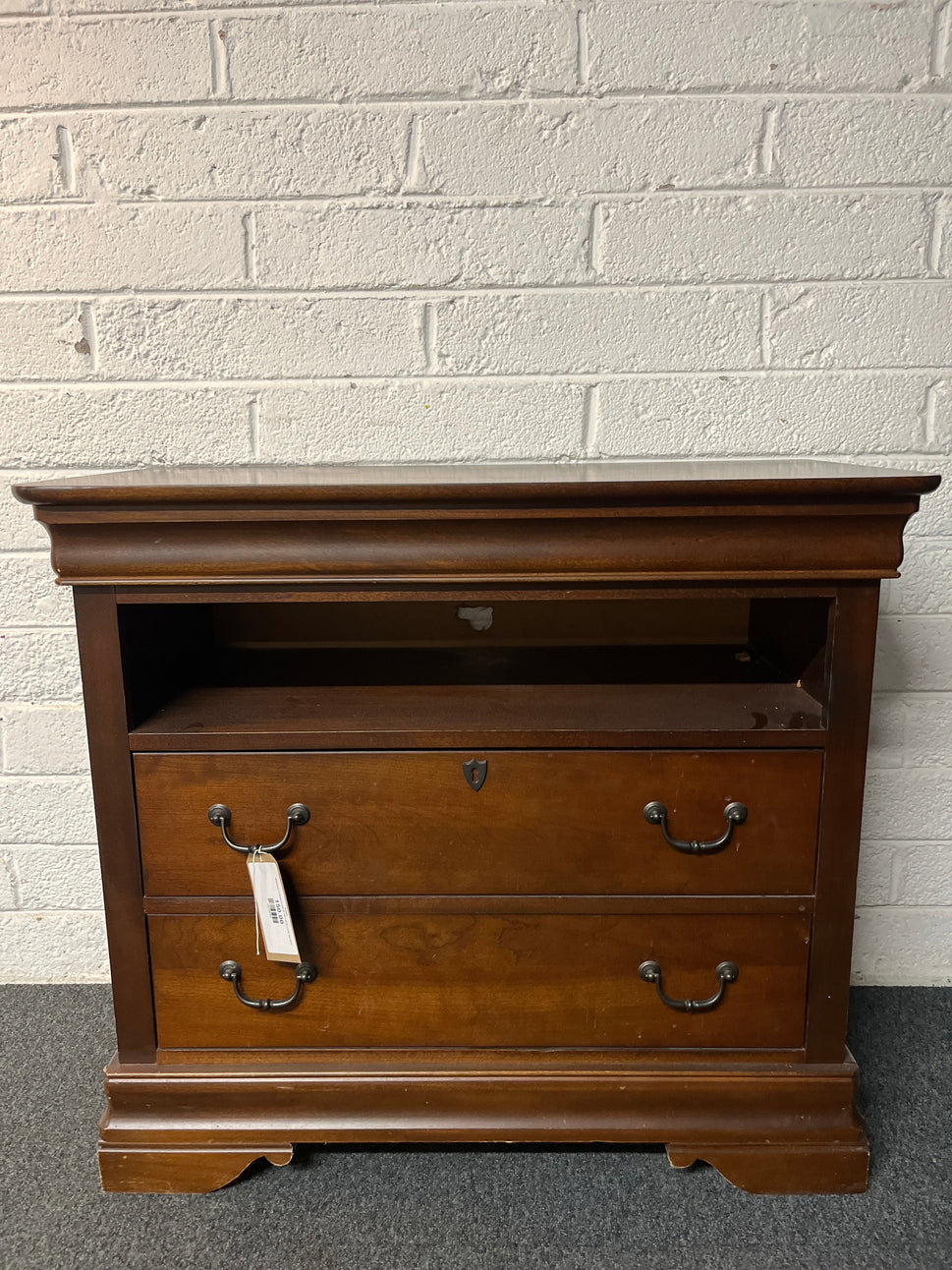 Mahogany 2 drawer tv unit (H 108 x W 93 x D 51 cm) 2225