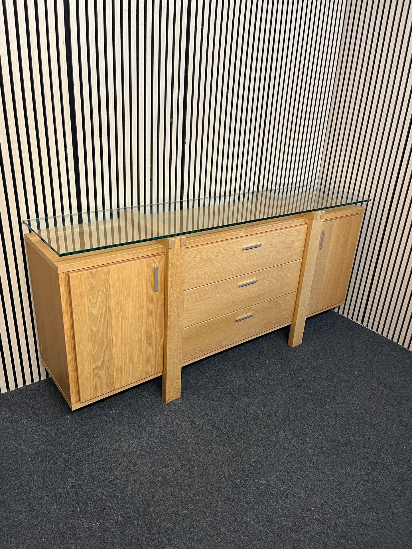 Contemporary oak sideboard featuring three drawers and two side cabinets (H 90 x W 200 x D 49 cm)  44242
