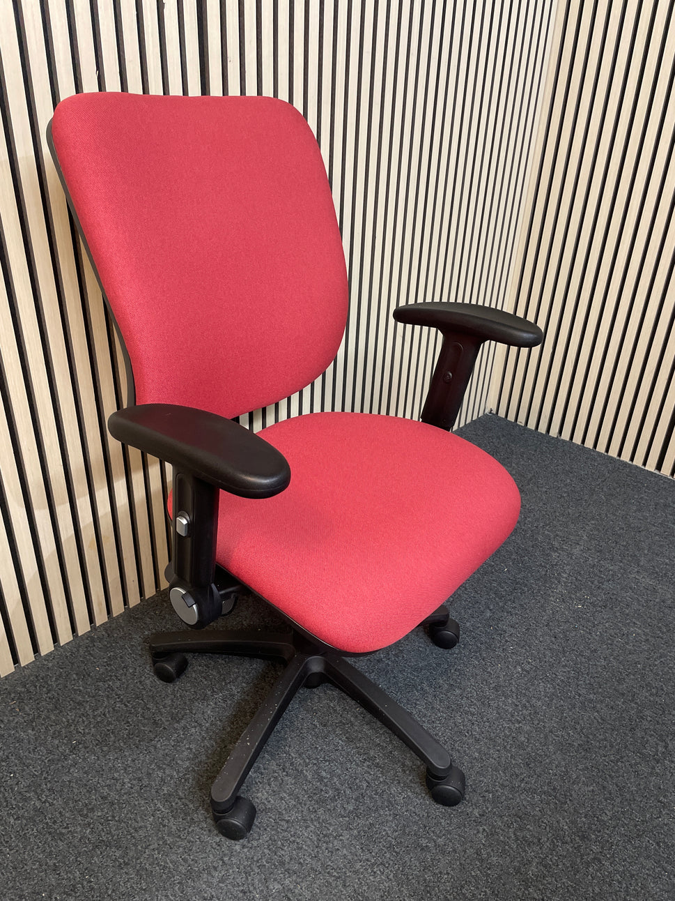 JOTA 2 lever High back swivel chair with height adjustable arms - PASTEL RED