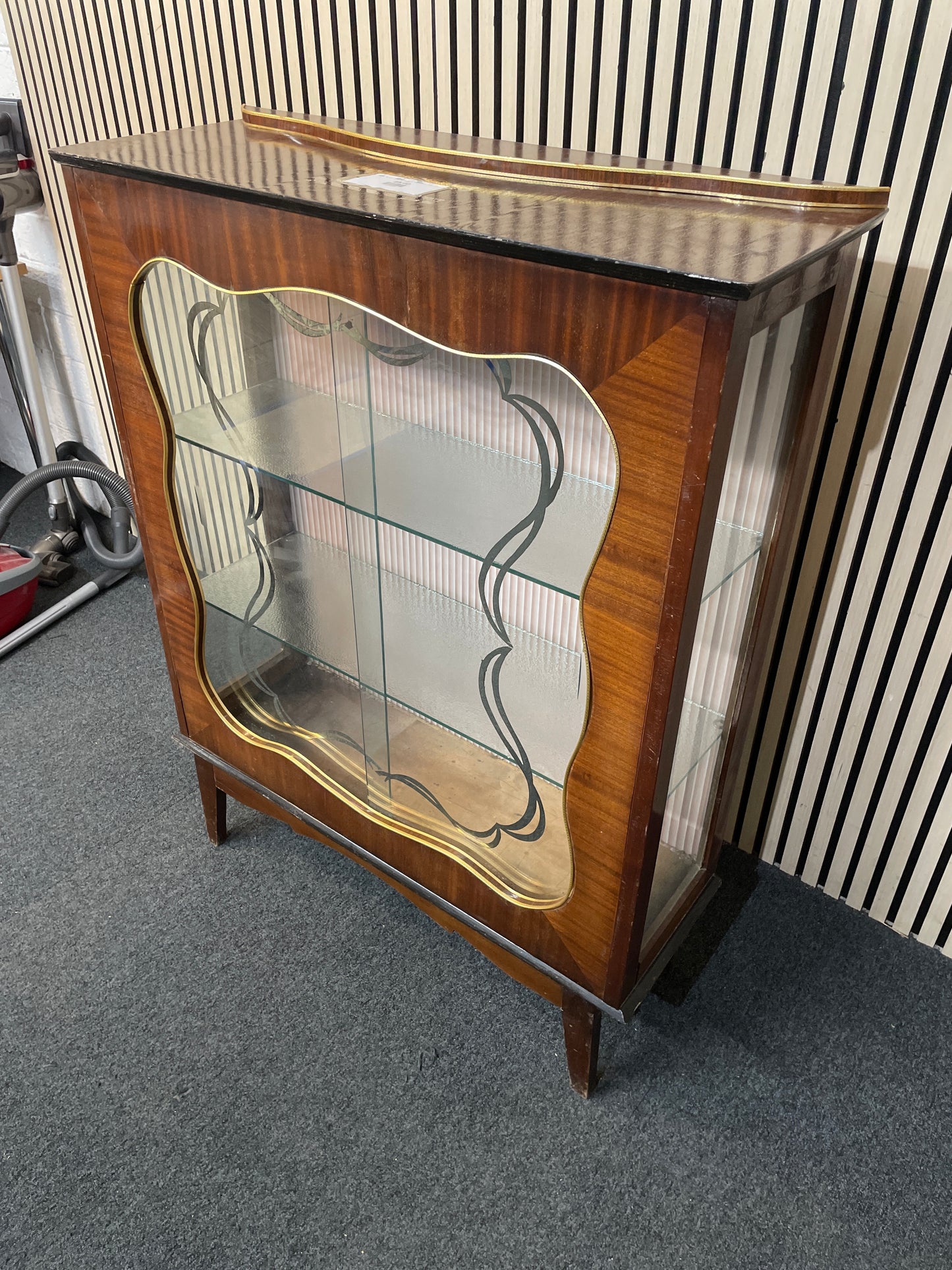 Mahogany glass display unit (H  118 x W 90 x D 30 cm) 3126