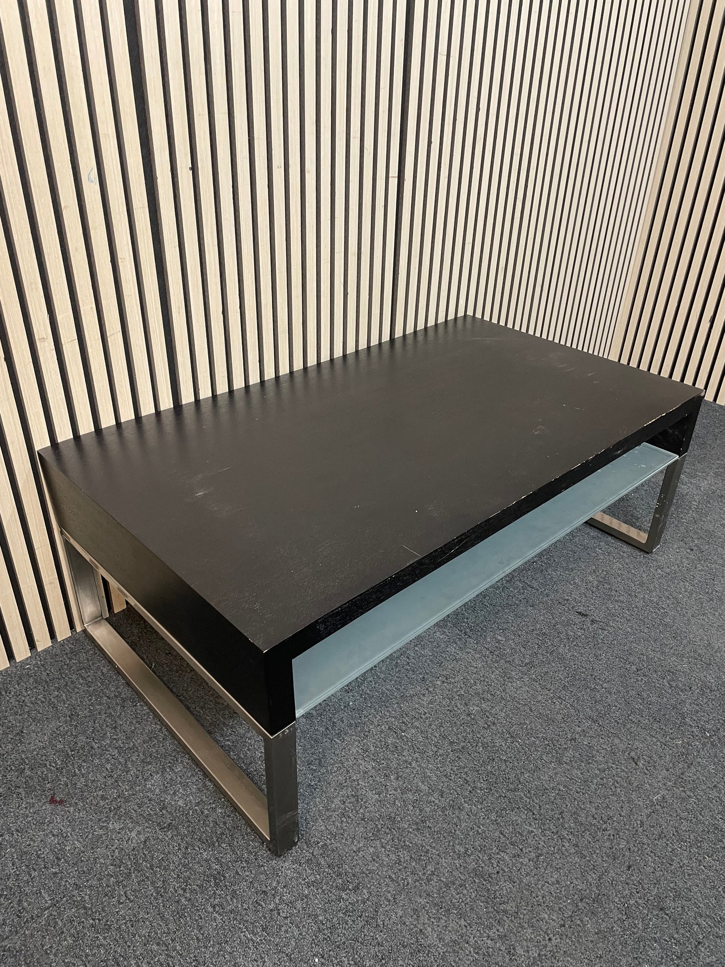 Low darkwood and glass coffee table with metal frame  (H 43 x 115 x D 65 cm) 3126