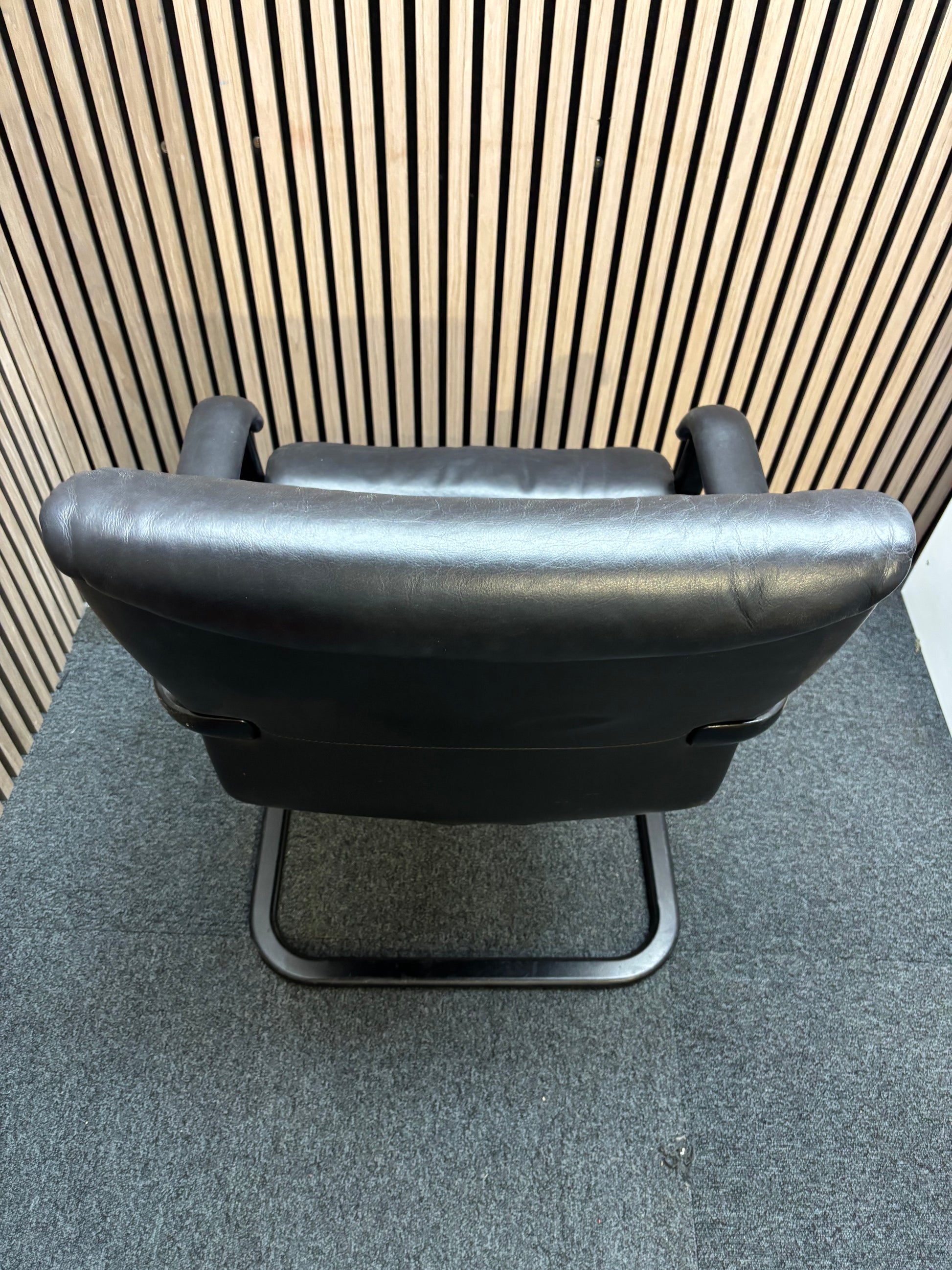 Paud secondhand black leatherette meeting chair with solid black metal frame