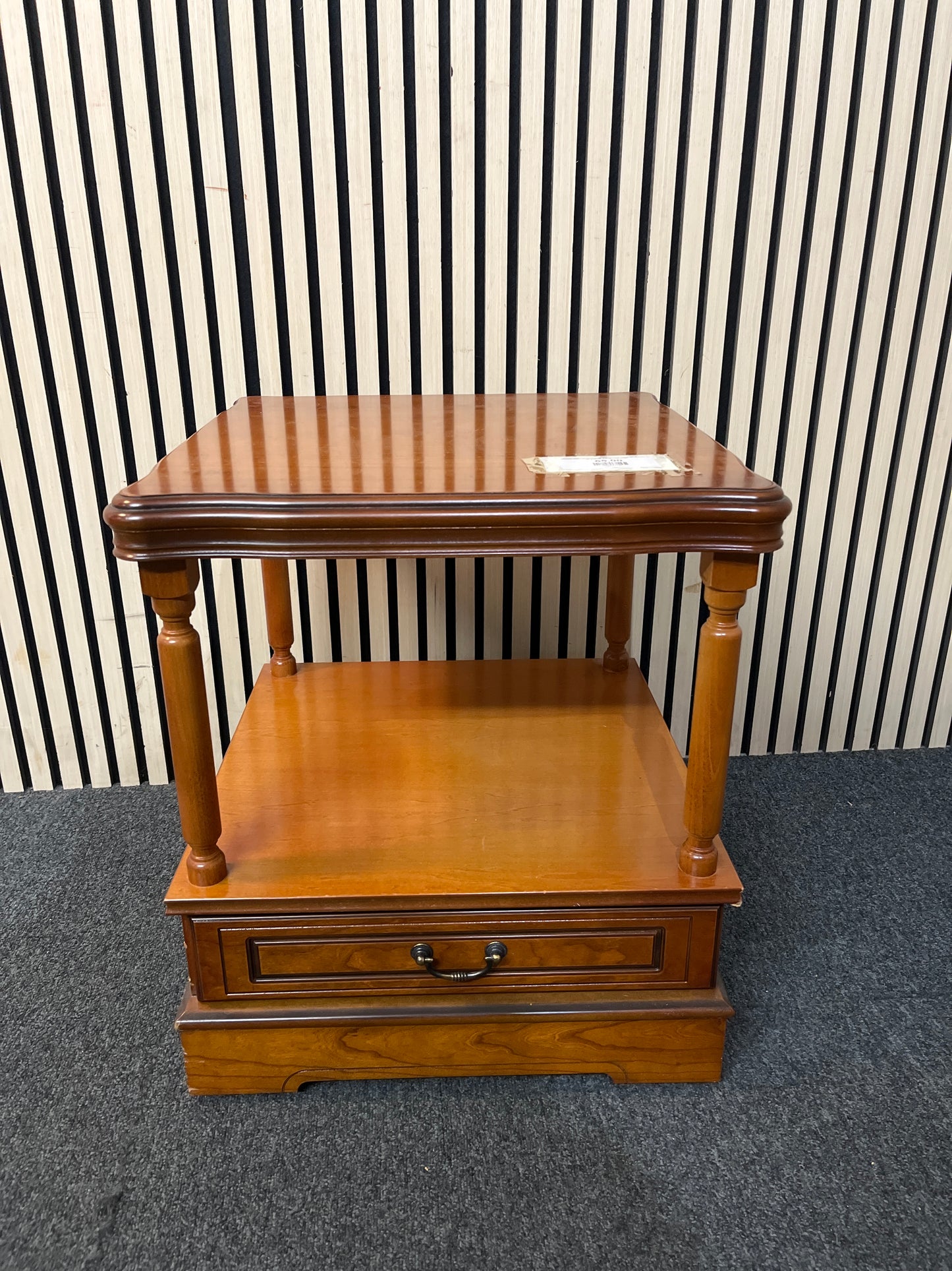 Ornate mahogany square tiered lamp table on wheels (H 57 x W 50 x D 50 cm) 3126