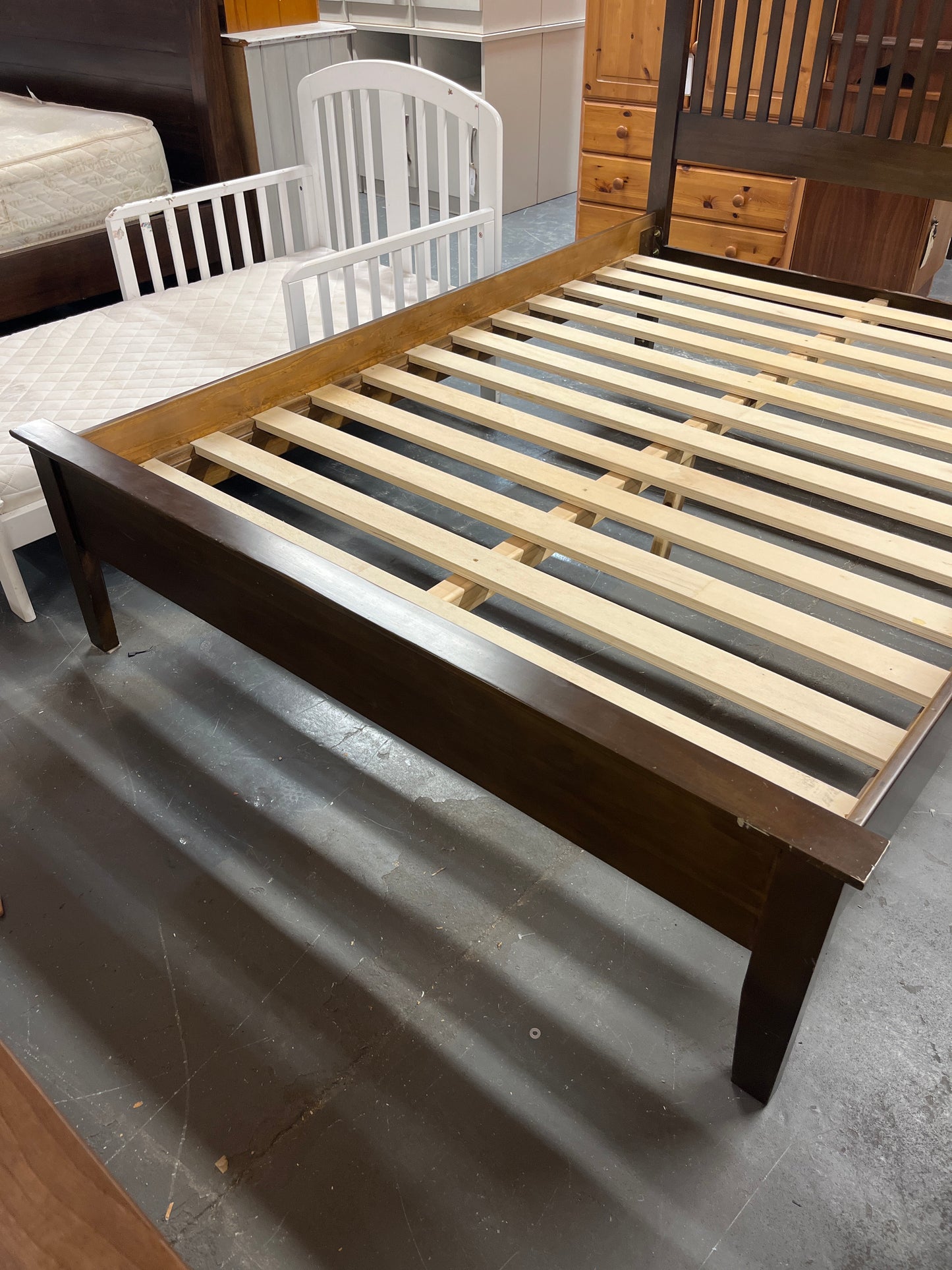 4ft 6 High back dark wood slatted back bed frame (DOUBLE) 43733