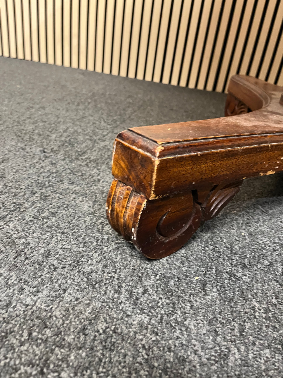 Rosewood mahogany  circular dining table with pedestal base  (120 cm diameter) 2325