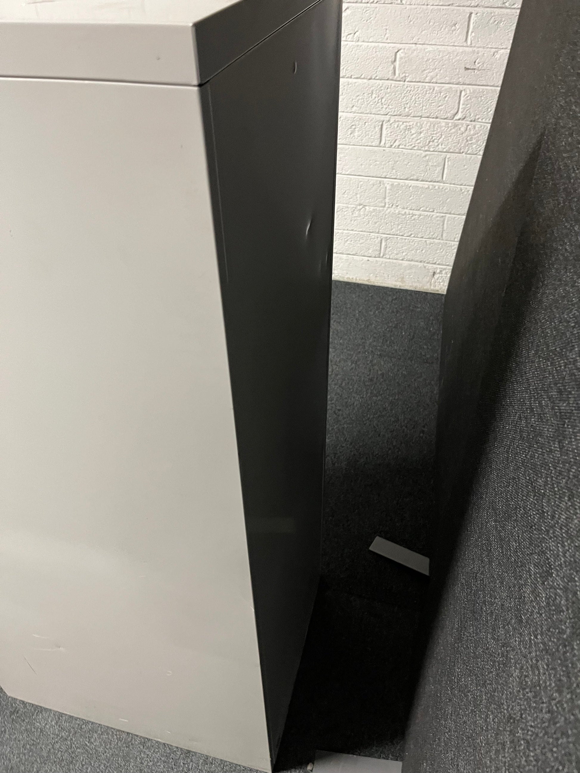 SECONDHAND VFM grey metal 4 drawer filing cabinet