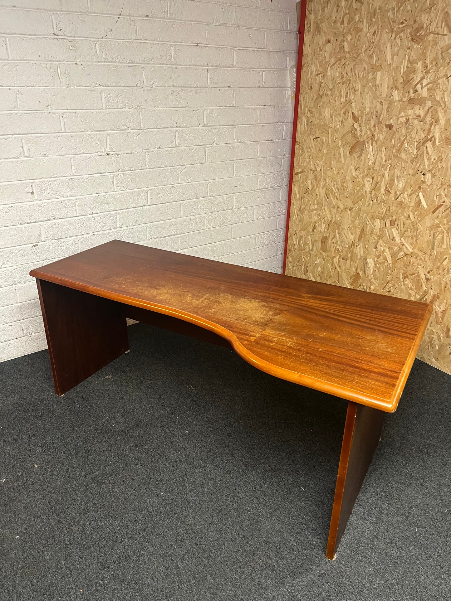 Cherry right hand wave panel desk (H 72 x W 170 x D 80 cm) 1325