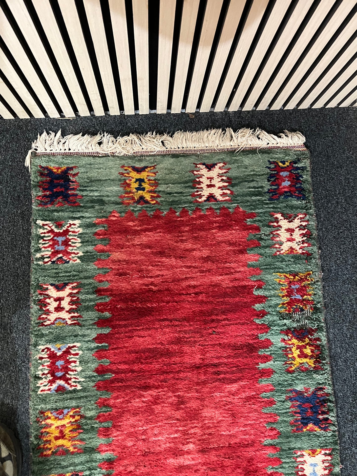 Large wool mix red and green colour runner rug 3126