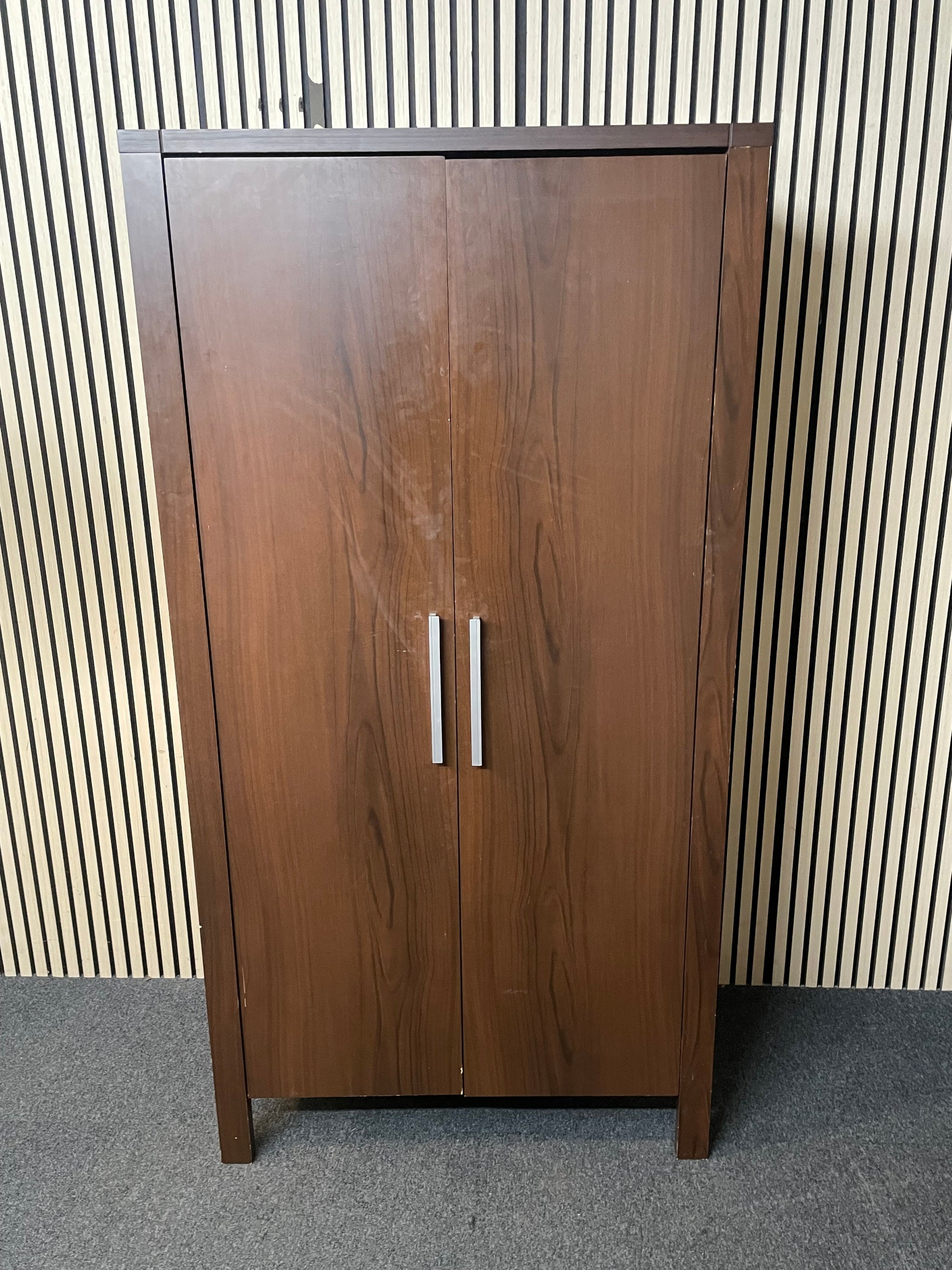 Dark wood laminate 2 door wardrobe (H 180 x W 95 x D 50 cm) 2425