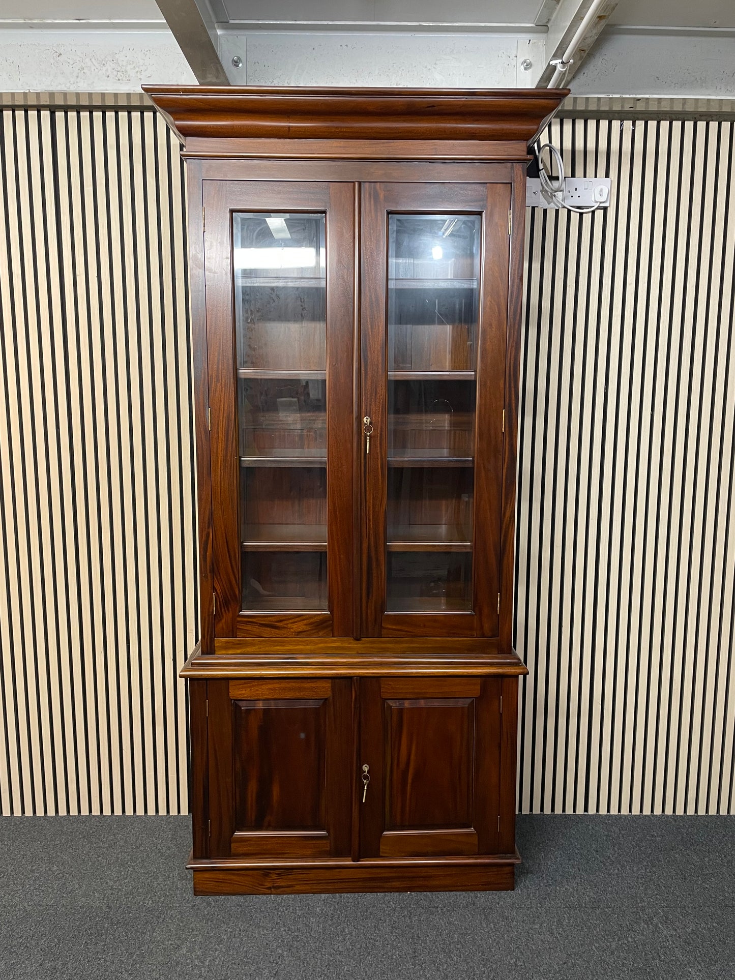 Solid modern mahogany 2 glass door 2 base door display unit with internal shelves (H 230 x W 130 x D 46 cm) 4225