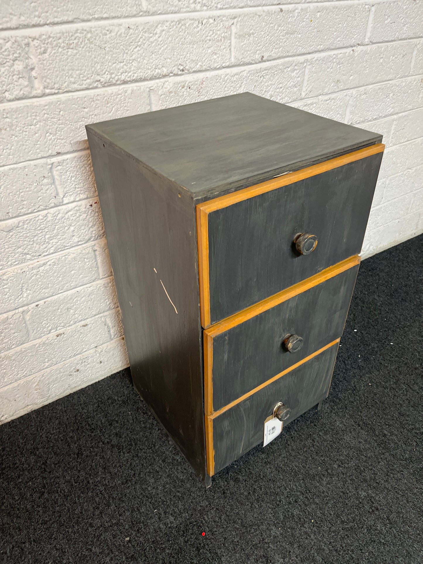 Grey painted wooden 3 drawer bedside locker 3225