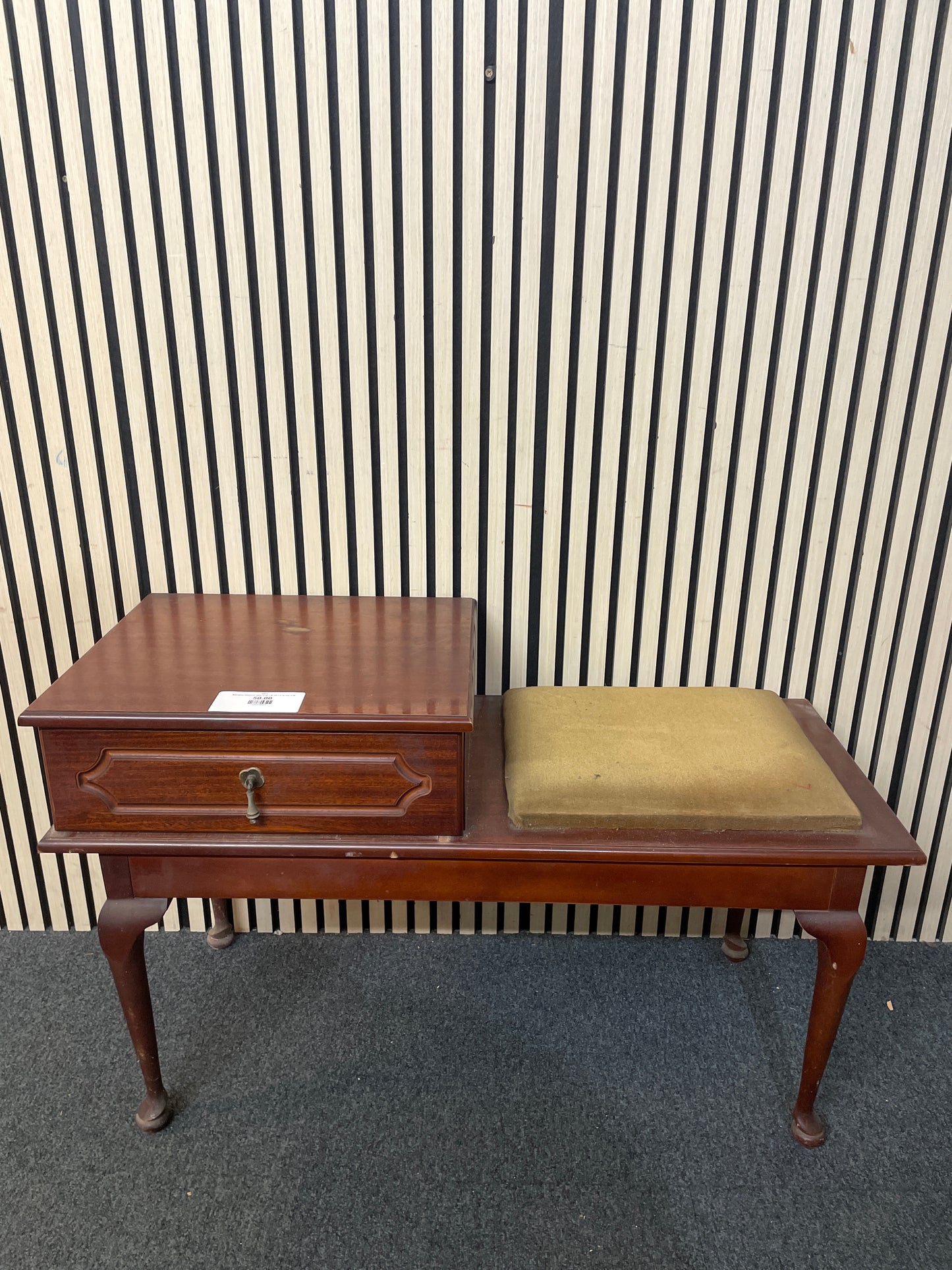 Mahogany telephone table (H 84 x W 103 x D 44 cm) 3126