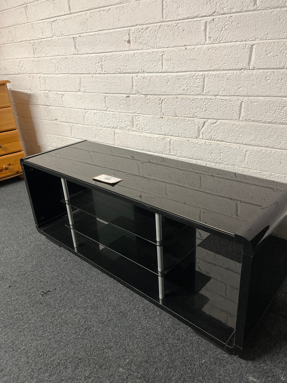 Curved black glass TV unit (H 470 x W 1200 x D 400 mm)