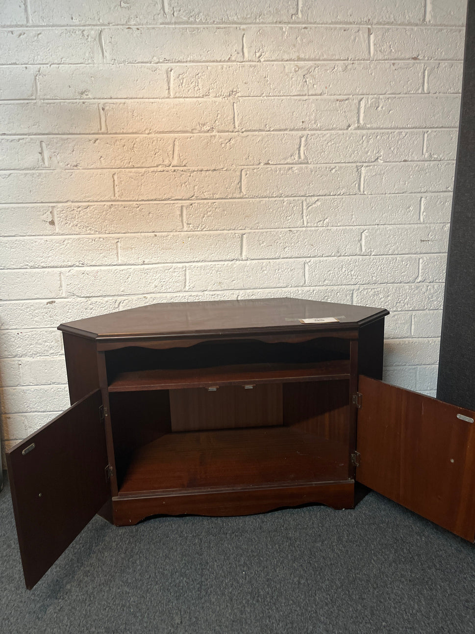 Low mahogany 2 door corner TV unit  2225