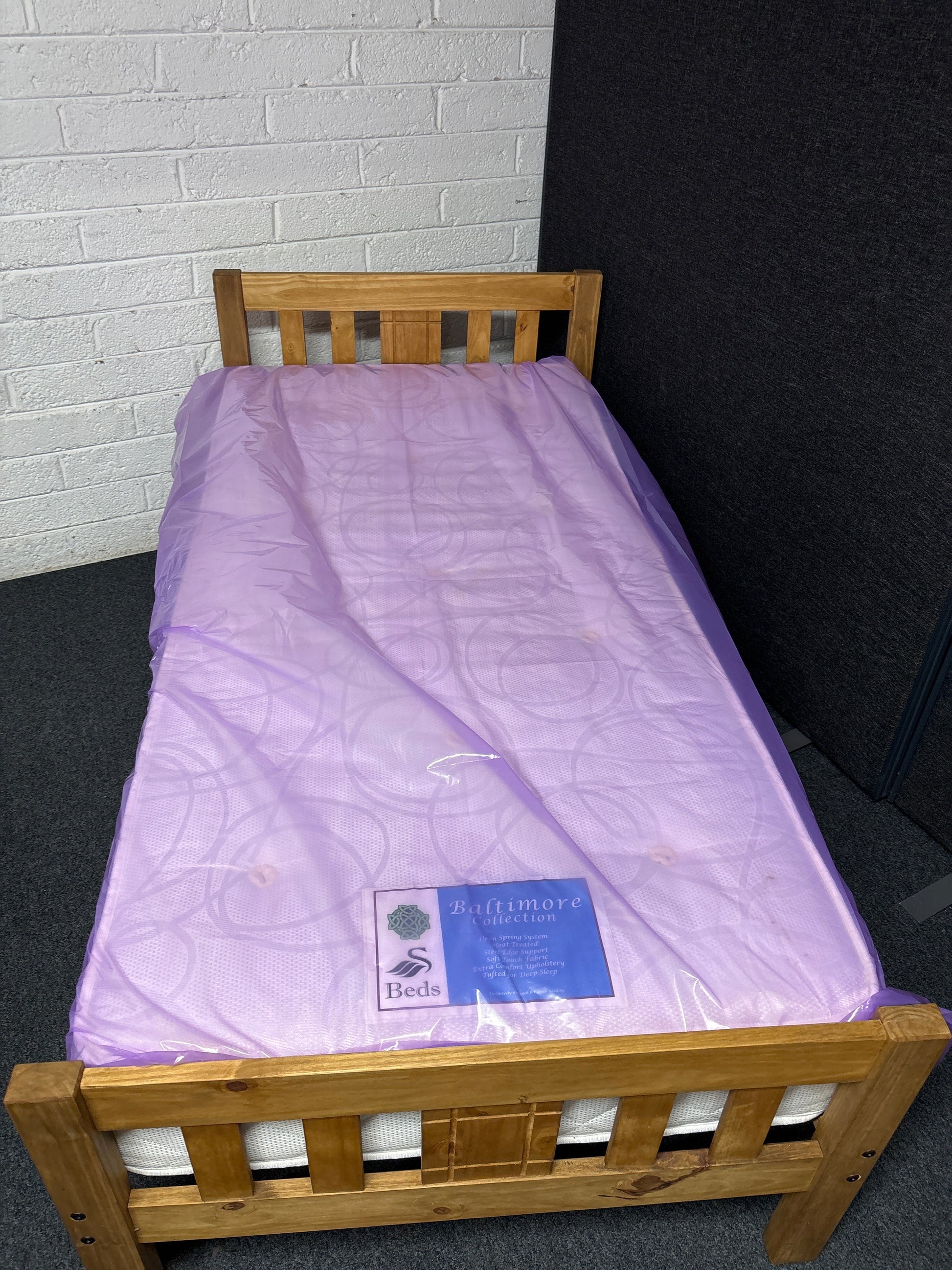 3ft secondhand Swan Baltimore ortho mattress in white fabric  1225