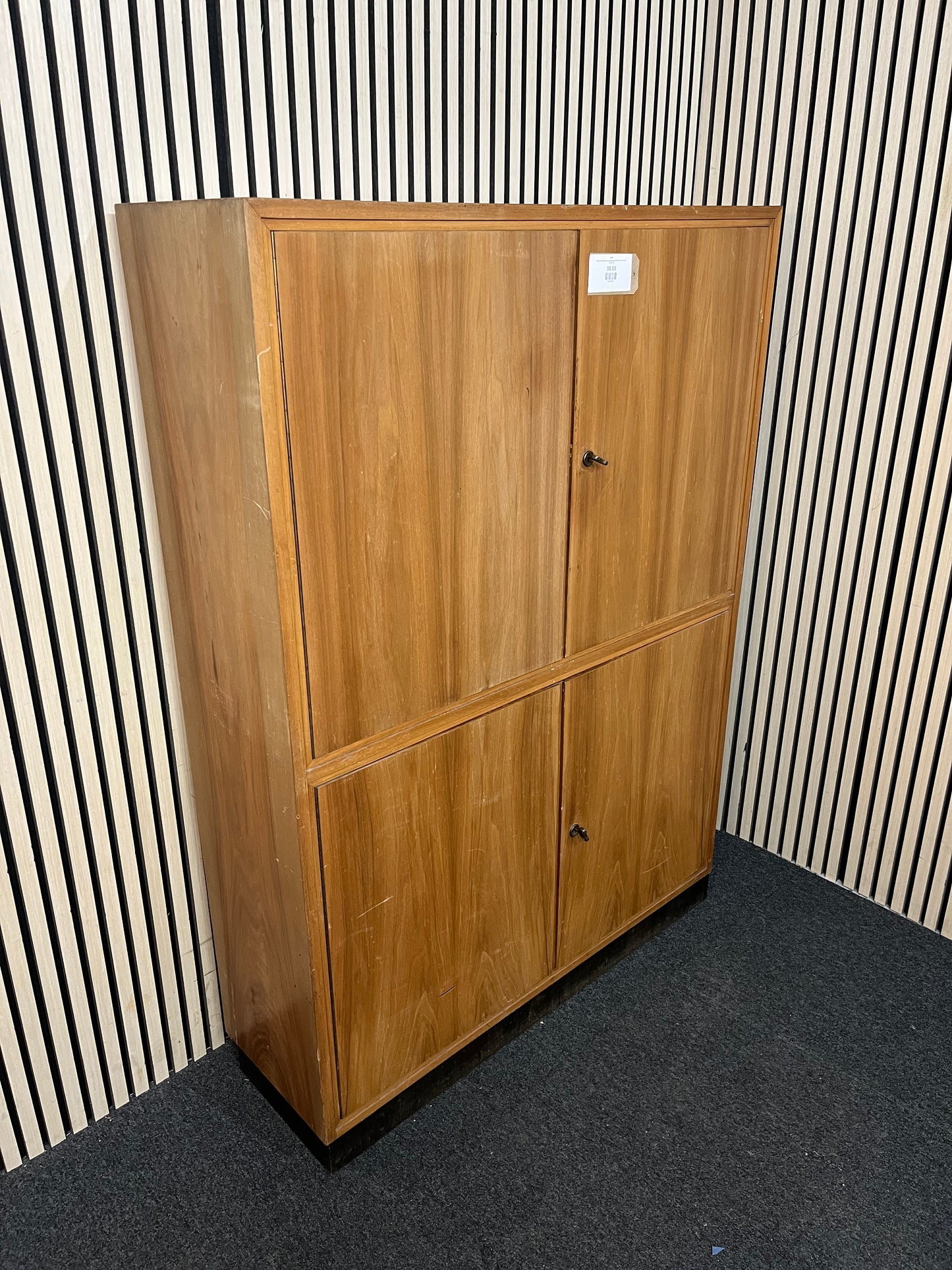 Solid oak large 4 door storage unit (H 155 x W 110 x D 34 cm) 3126