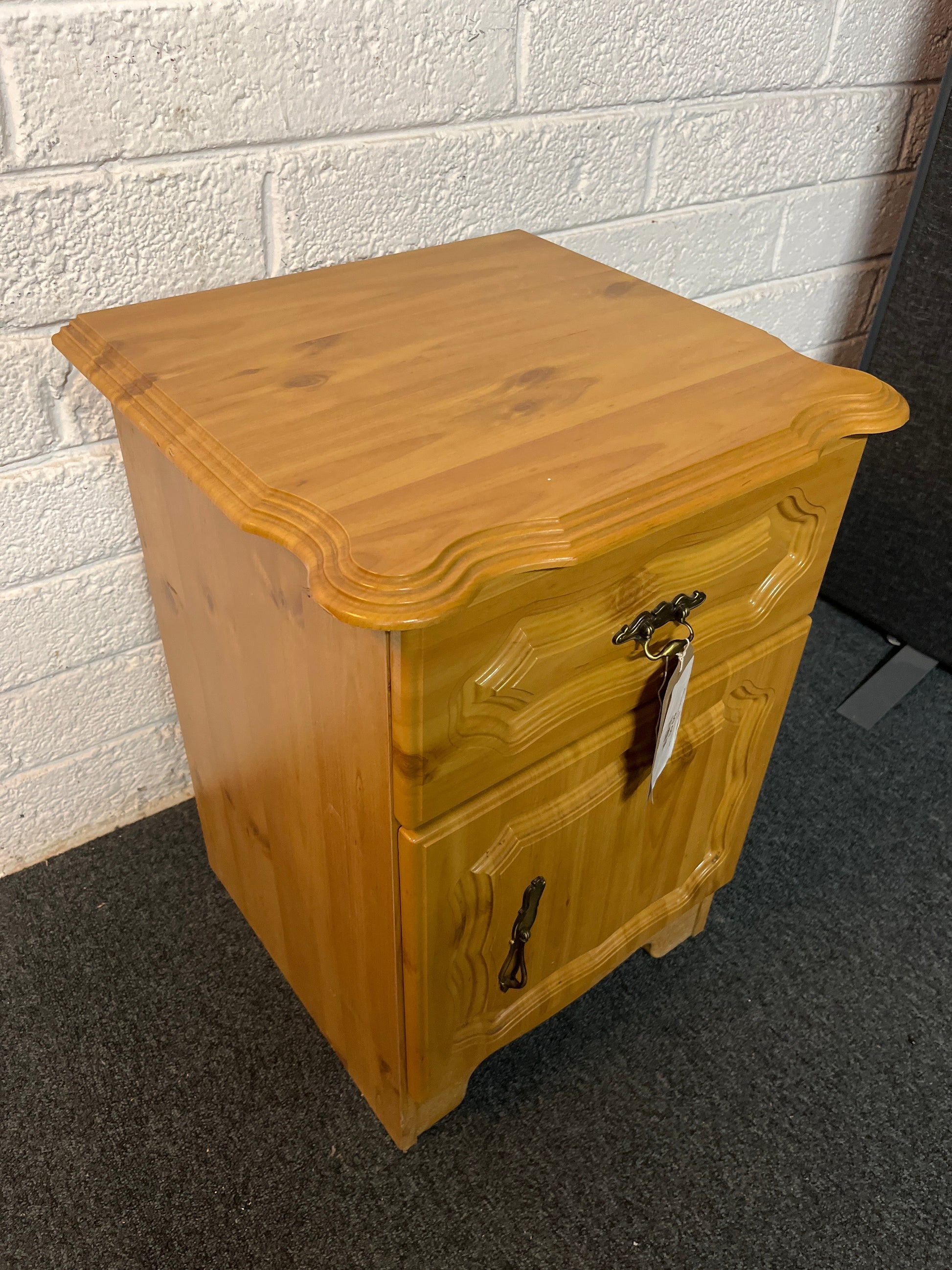 Pine laminate 3 drawer bedside locker  2225