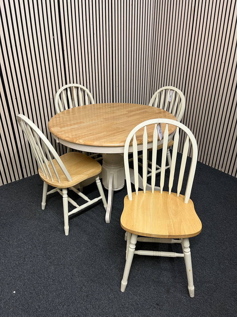 Round light wood dining table with four matching spindle chairs (diameter 105 cm + 45 cm extension)  44560