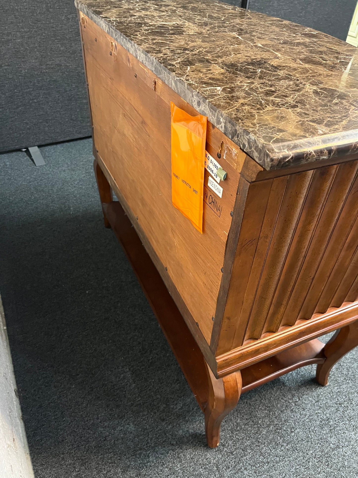 Solid mahogany stained large 2 drawer chest with green granite top and base shelf (H 88 x W 103 x D 51 cm) 2225