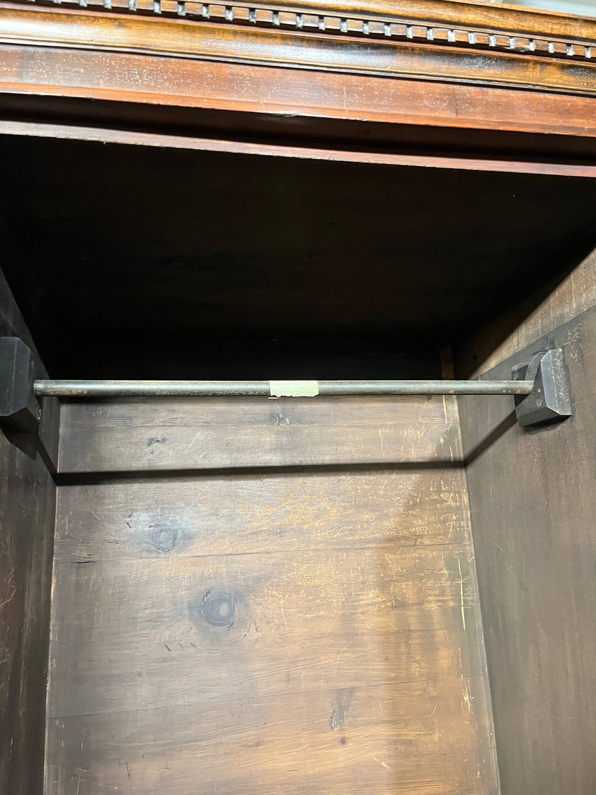 Antique mahogany tall 2 door 1 drawer gentlemans wardrobe with internal drawers and hanging rail (H 200 x W 123 x D 48 cm) 2425