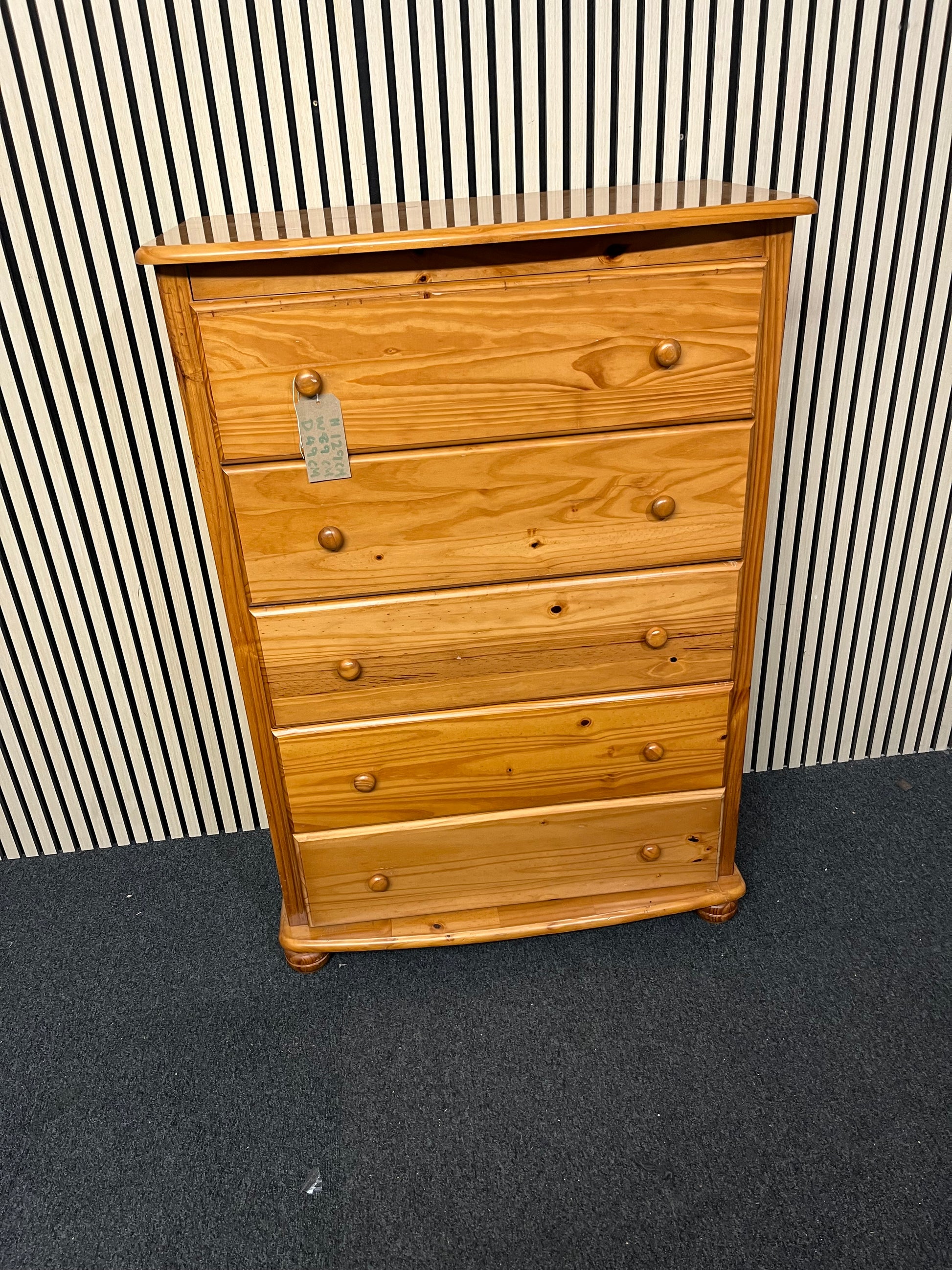 Tall 5 drawer pine chest of drawers with five spacious drawers.