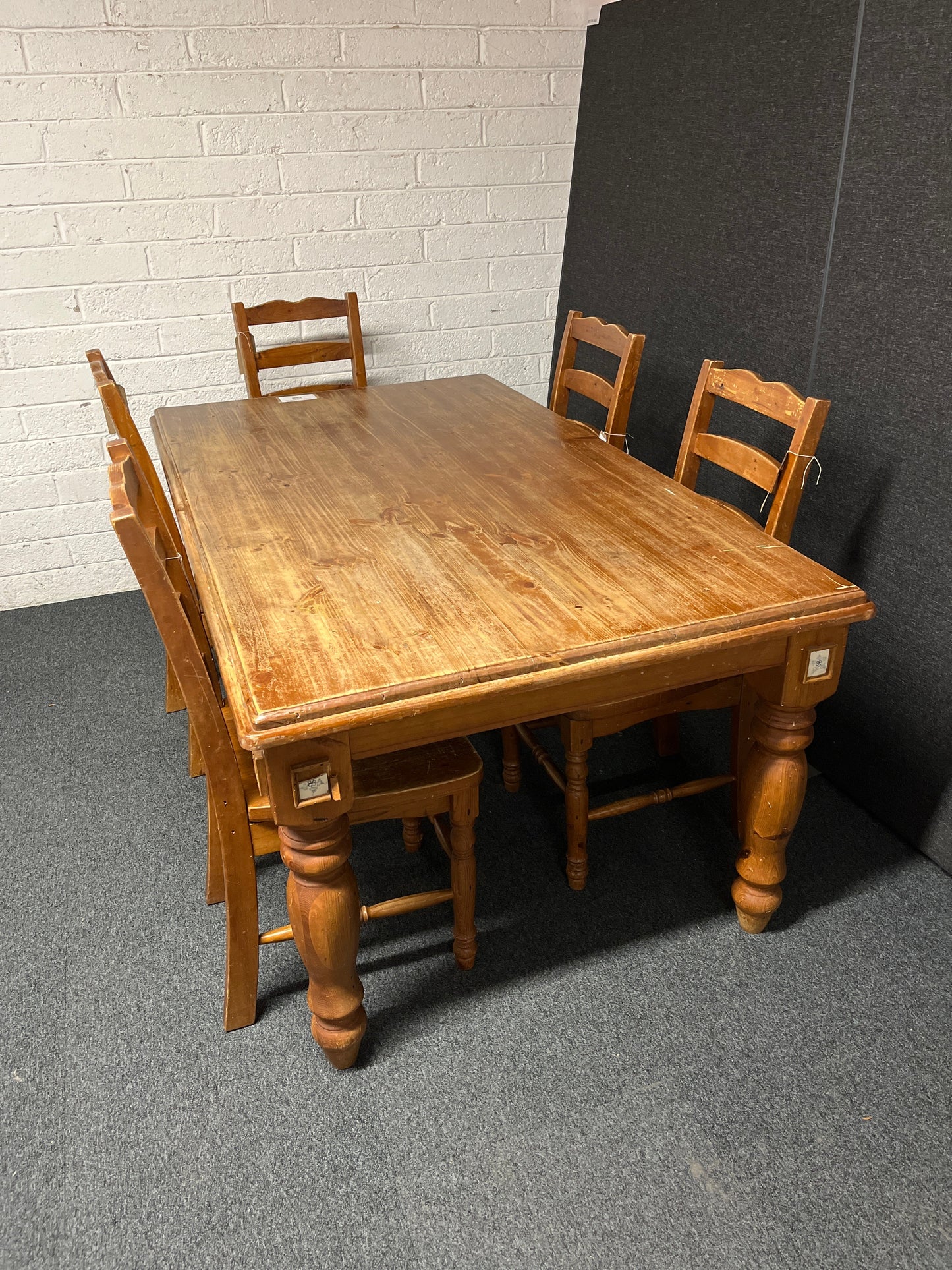 Large solid pine stained 6ft kitchen table(L 1720 x W 1050 mm) with 5 no. matching chairs  1225