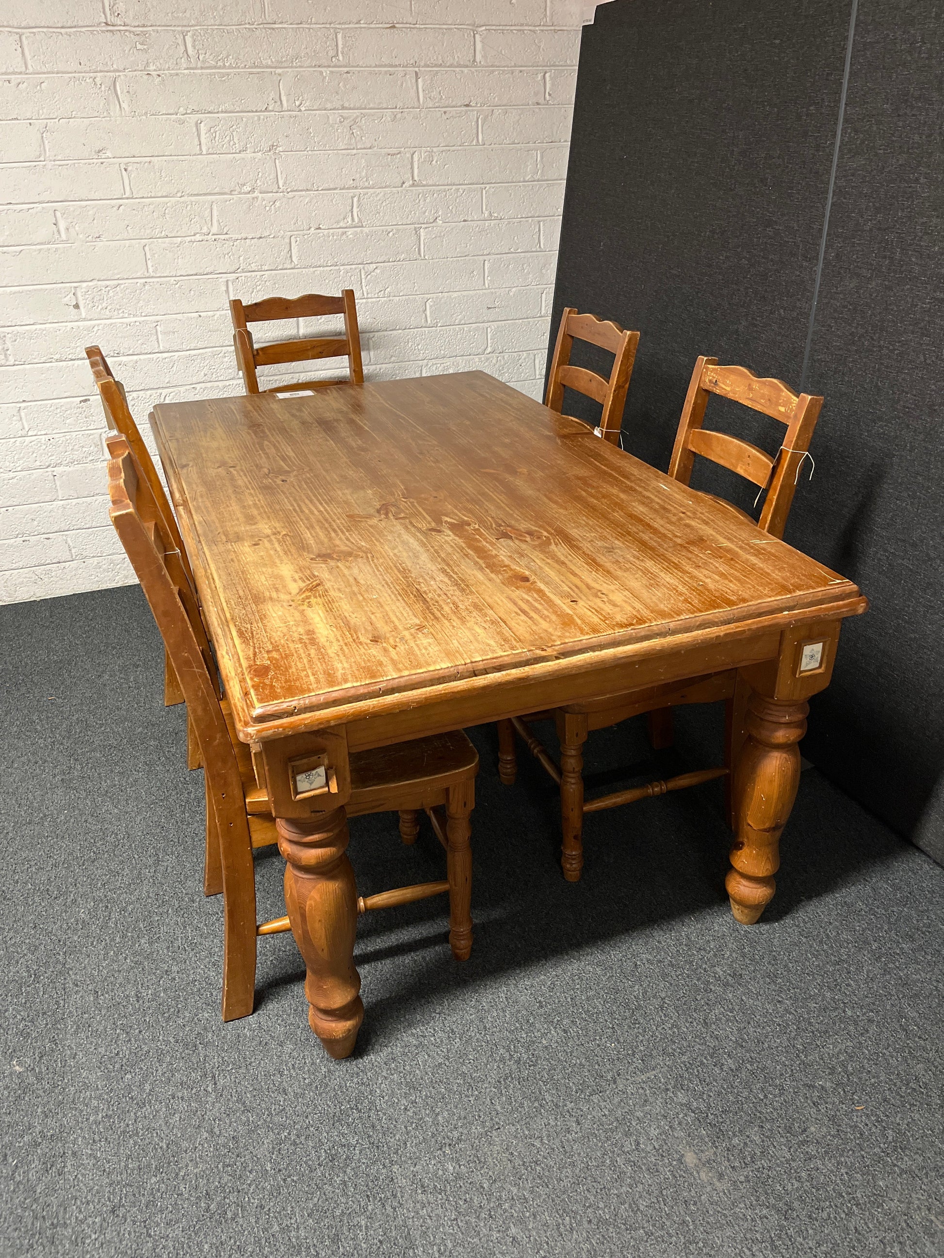 Large solid pine stained 6ft kitchen table(L 1720 x W 1050 mm) with 5 no. matching chairs  1225