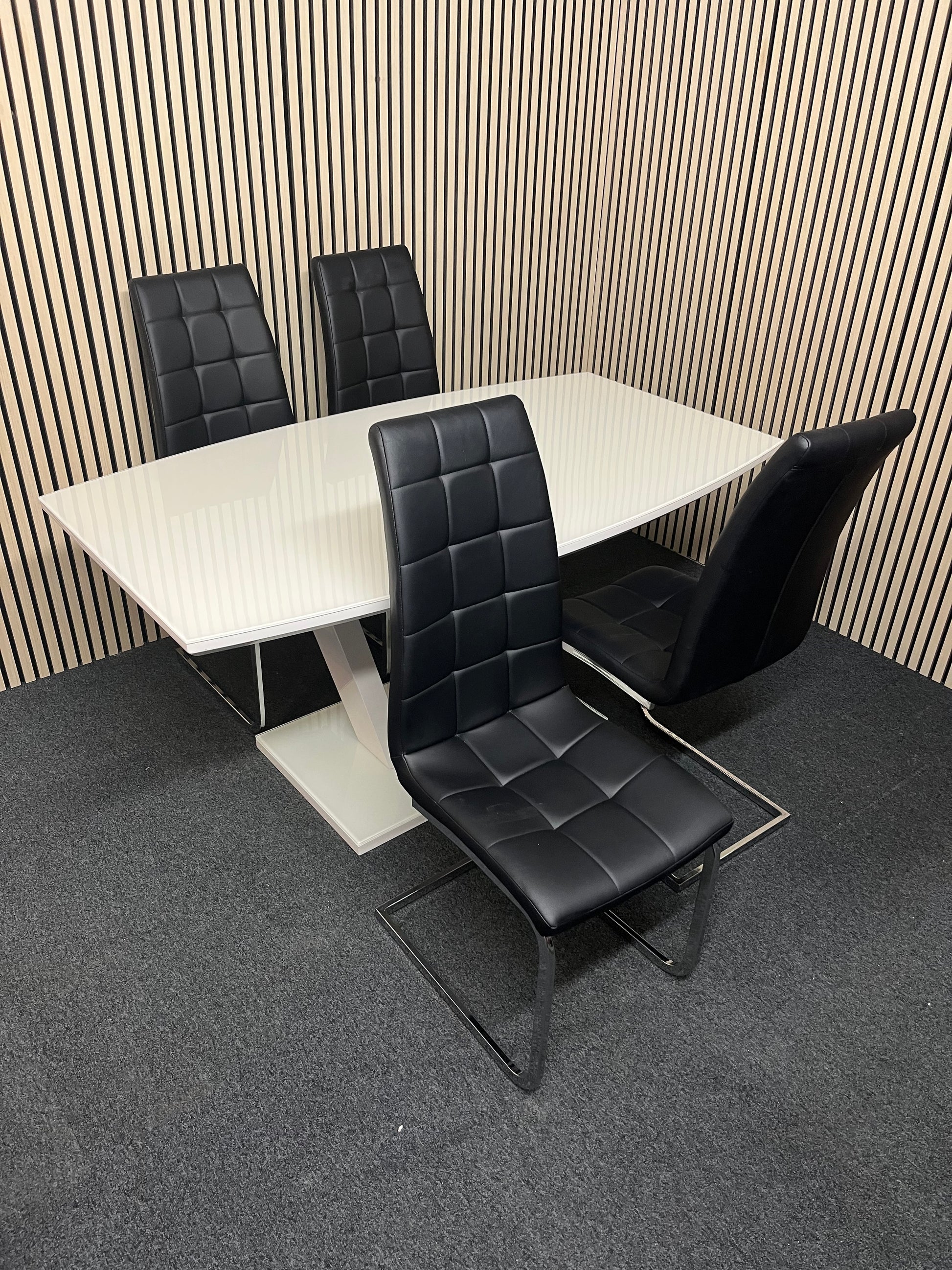 High polished glass modern dining table with 4 no. matching leather cantilever chairs 1325