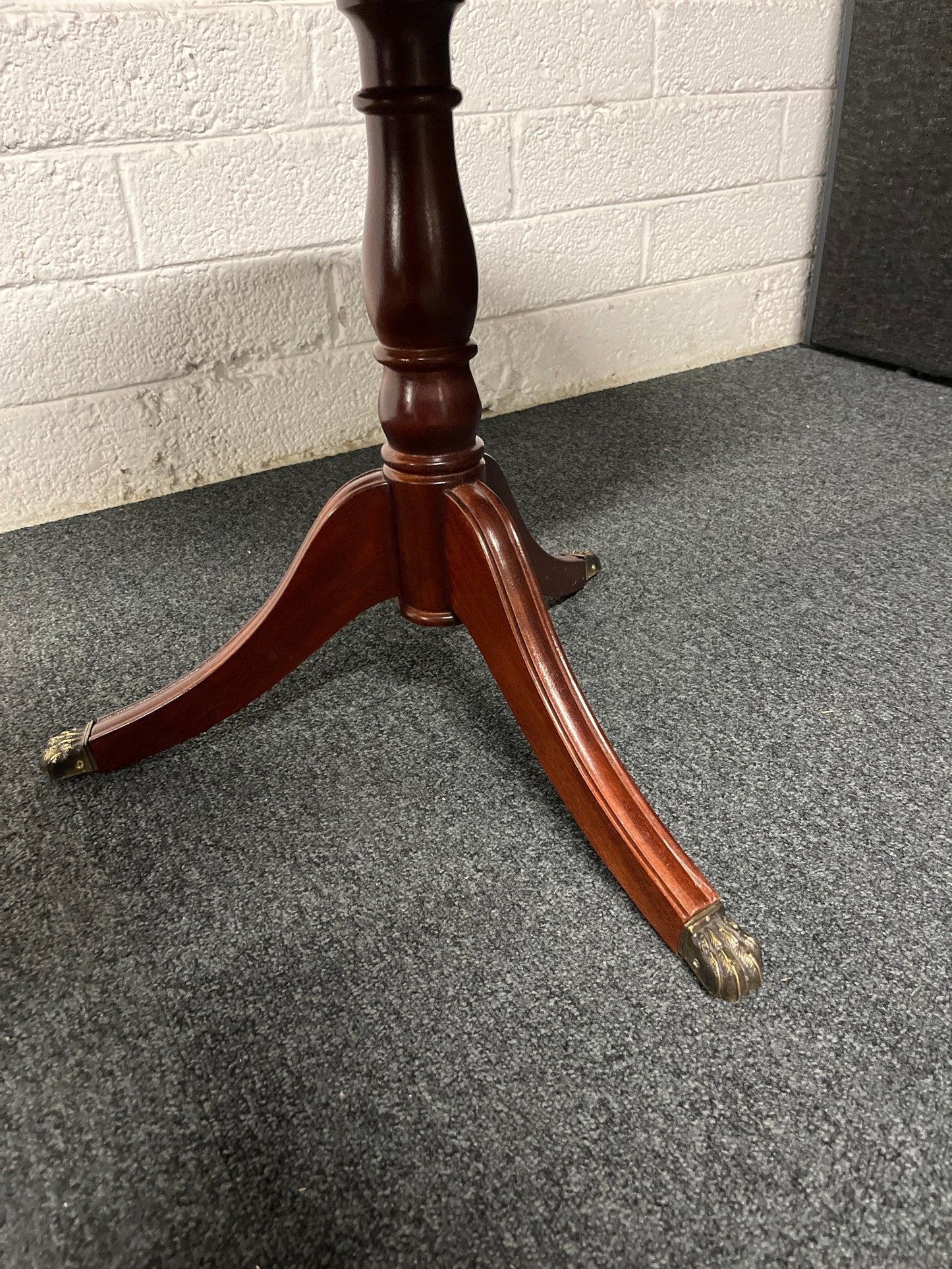 Oval low mahogany coffee table 1225